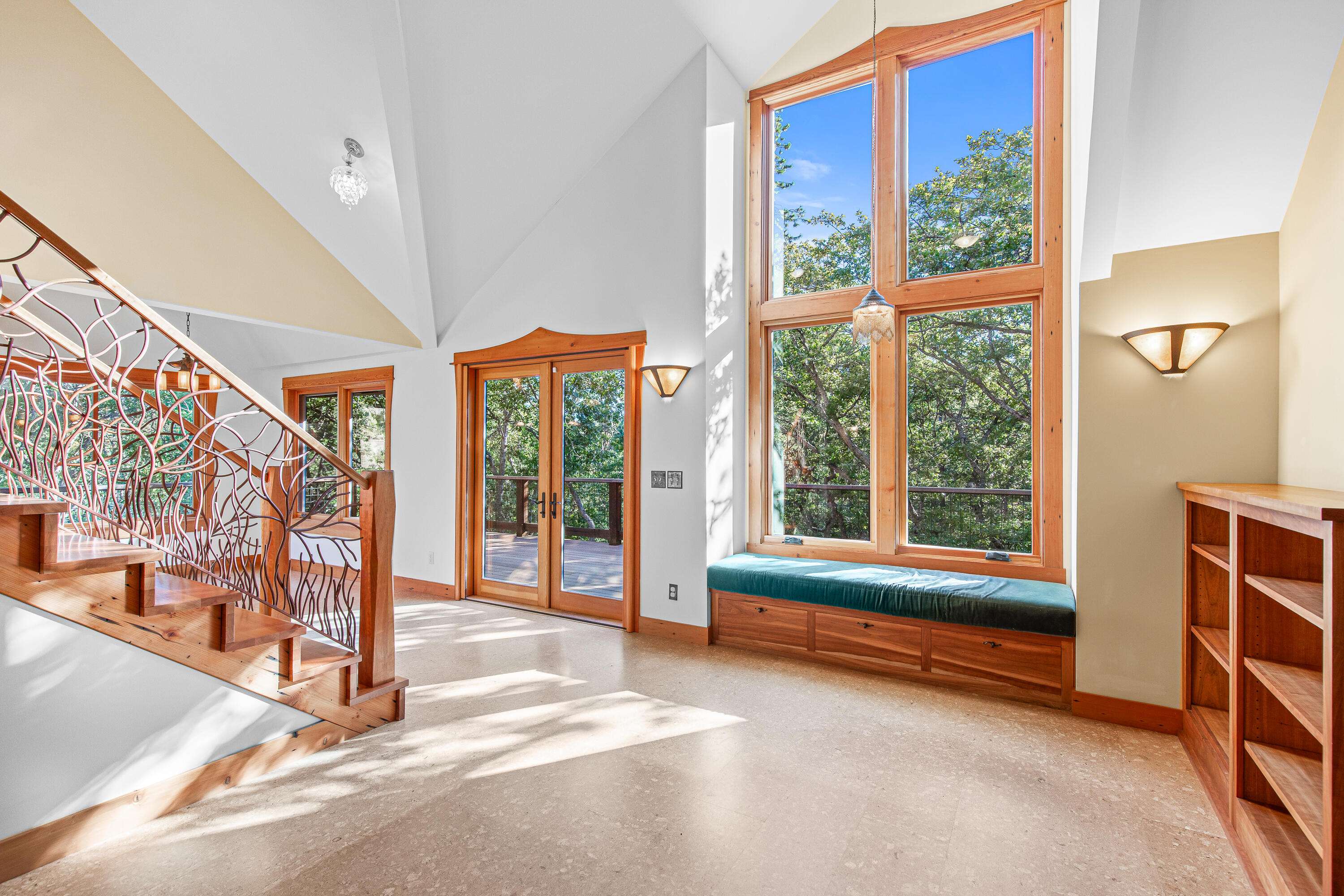 Ashland, OR 97520,970 Elkader ST