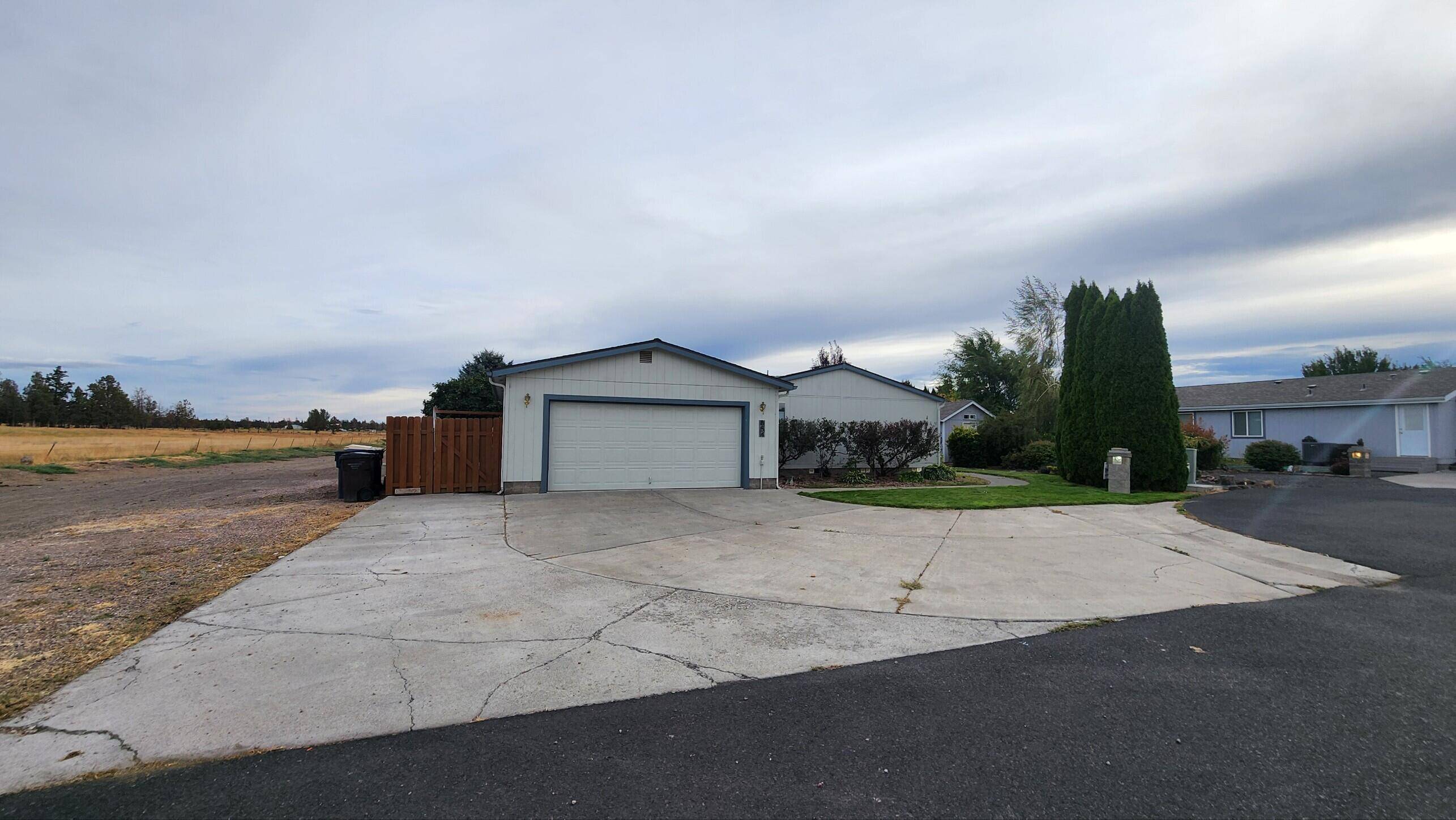 Redmond, OR 97756,854 Cheyenne DR