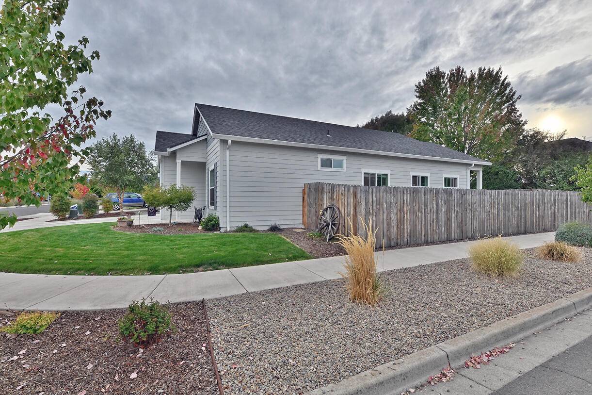 Medford, OR 97501,699 Kaitlin LN