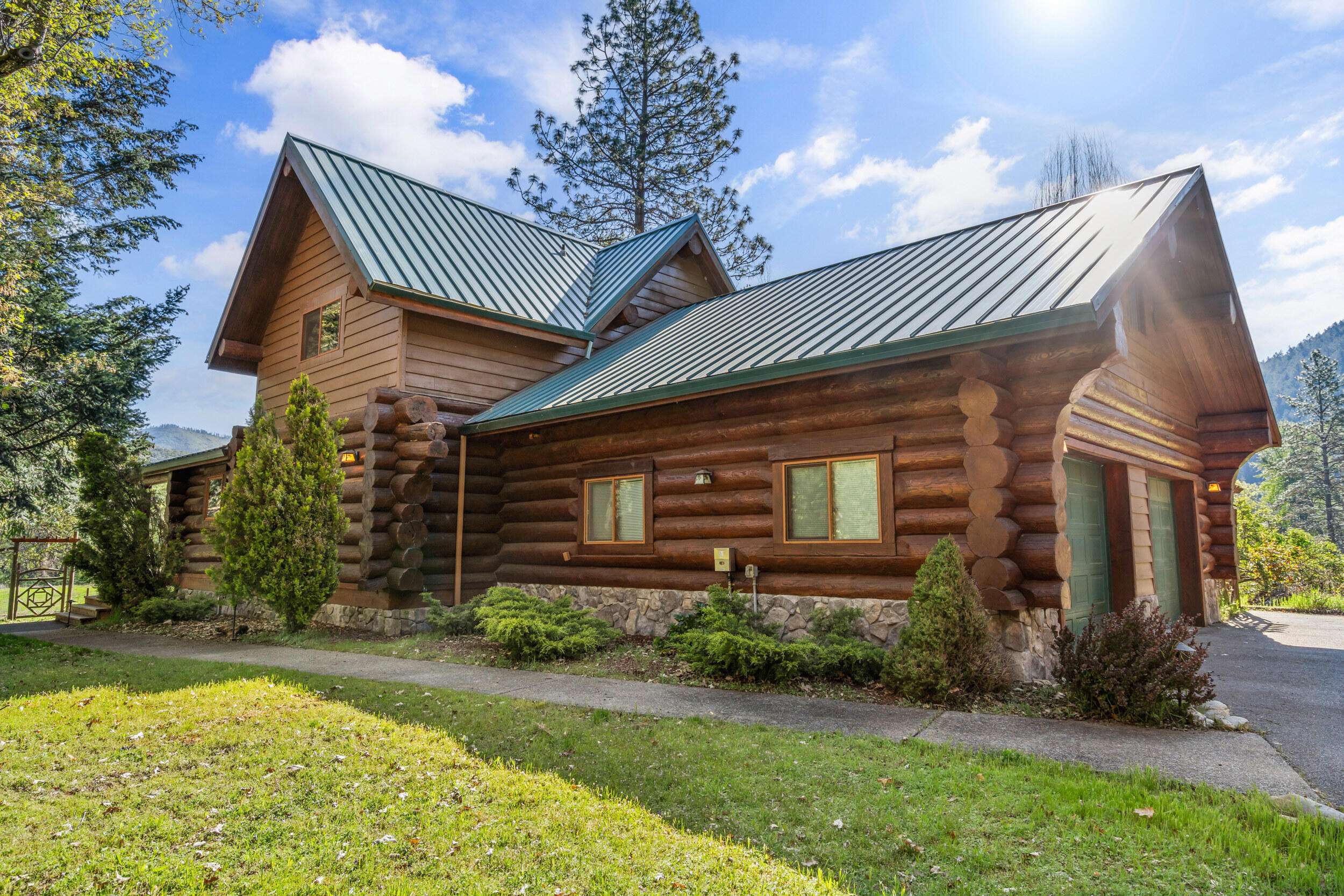Applegate, OR 97530,233 Thompson Creek RD