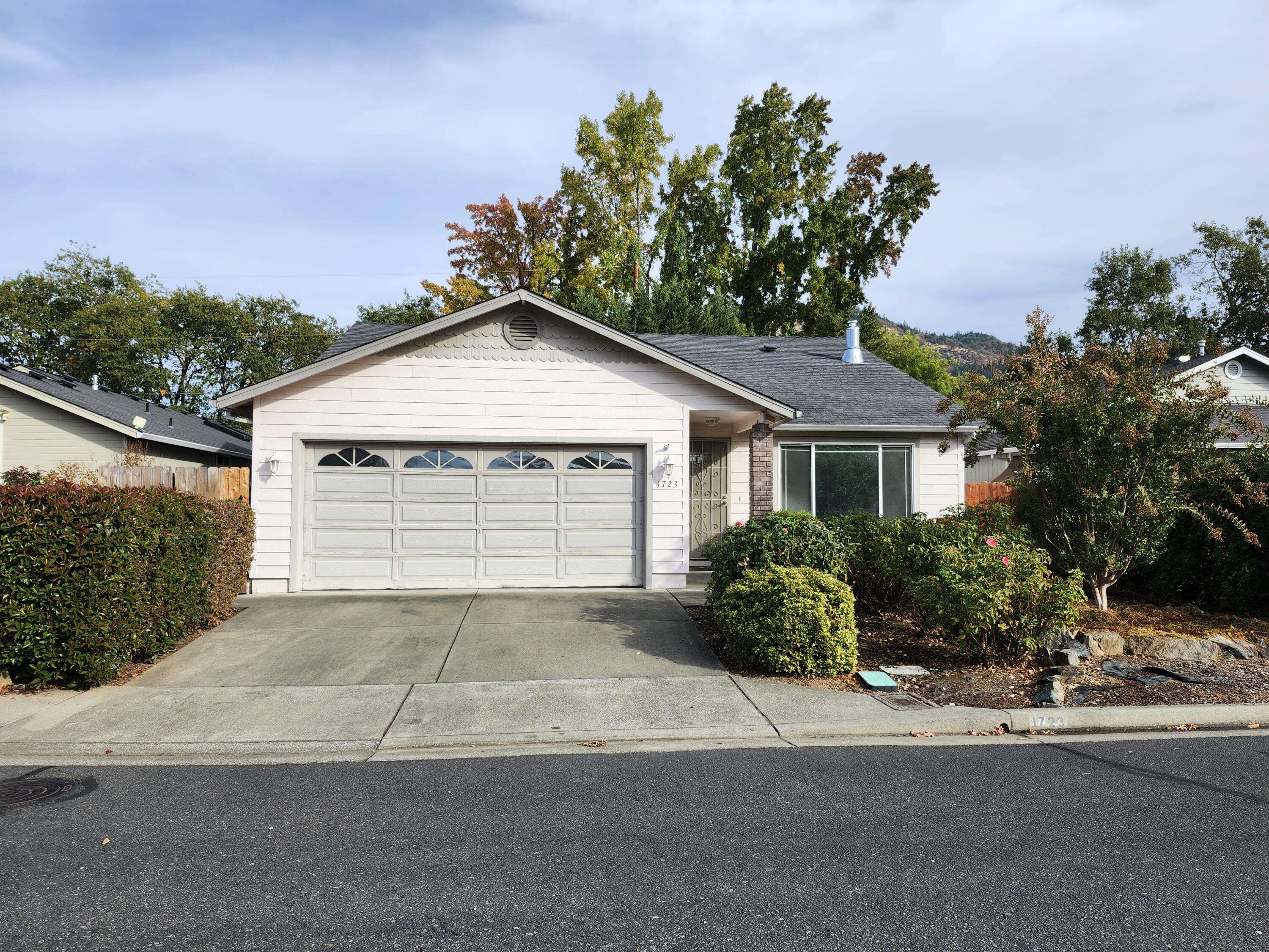 Grants Pass, OR 97527,1723 Brookhurst WAY