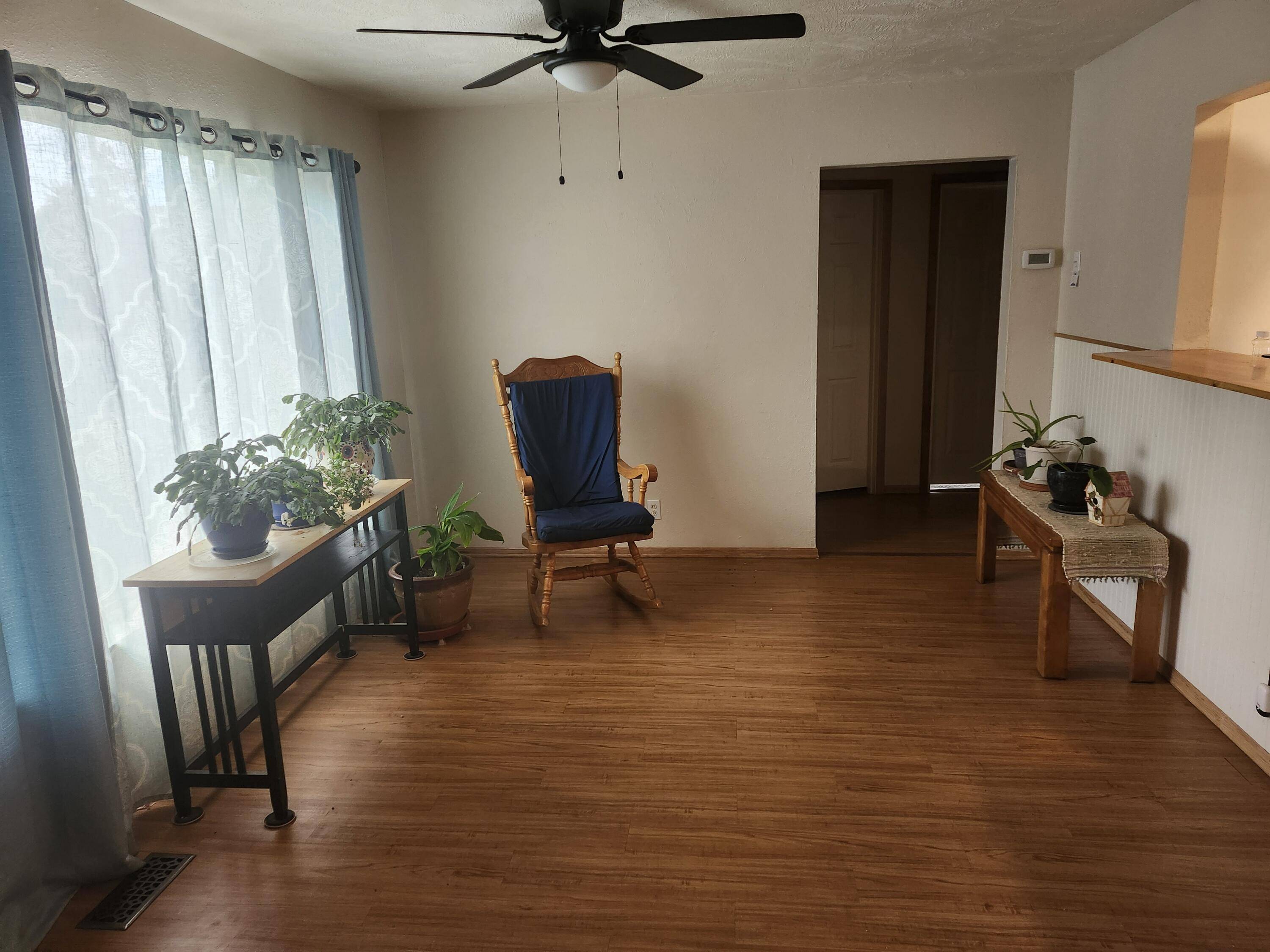 Grants Pass, OR 97526,925 Laurel ST