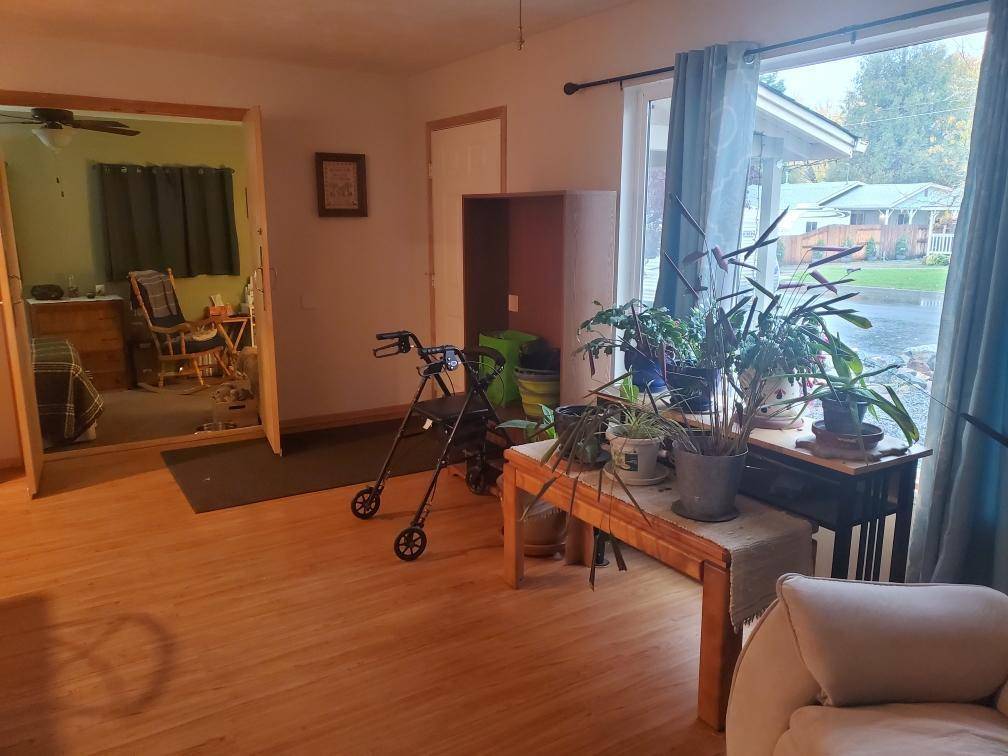 Grants Pass, OR 97526,925 Laurel ST