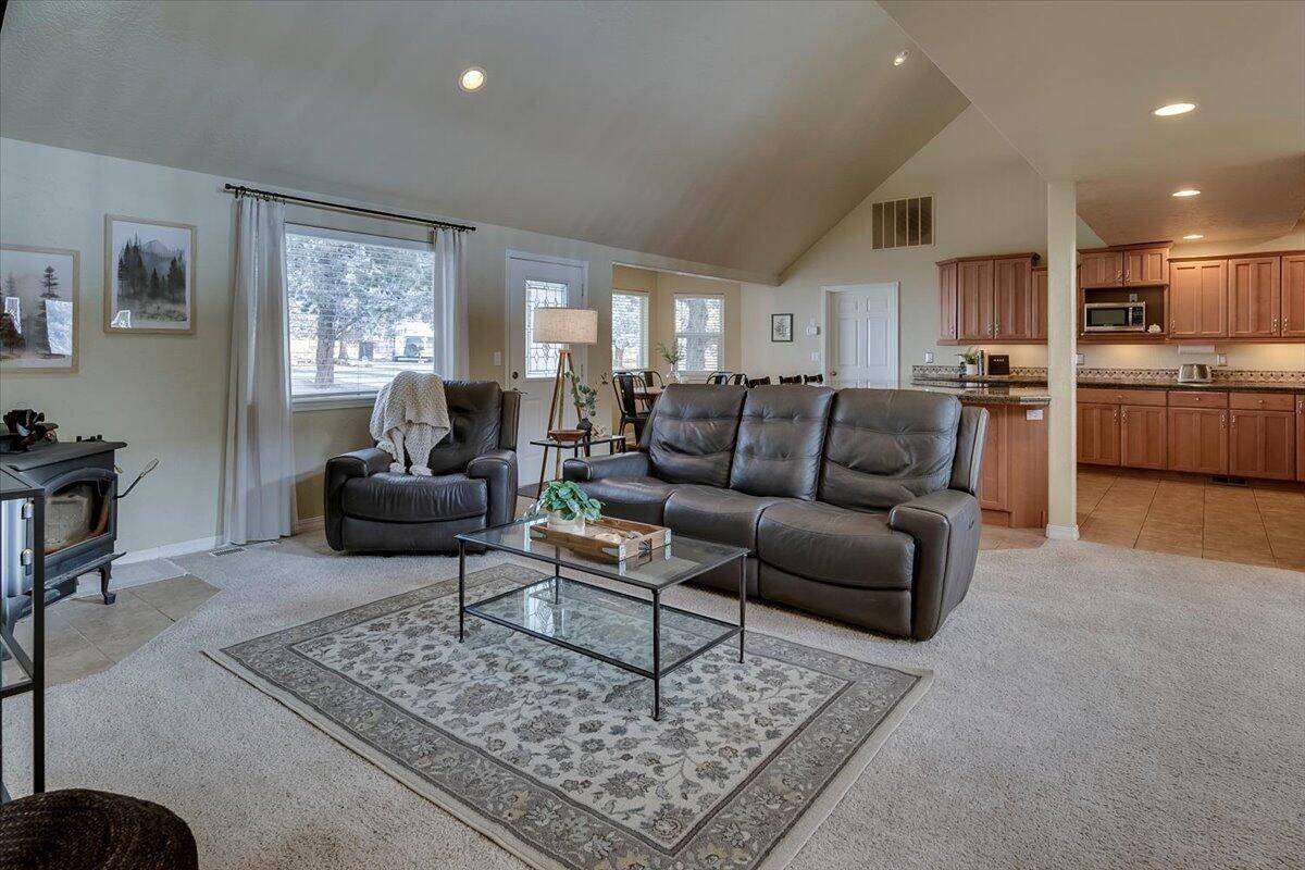 Redmond, OR 97756,6187 Jaguar AVE