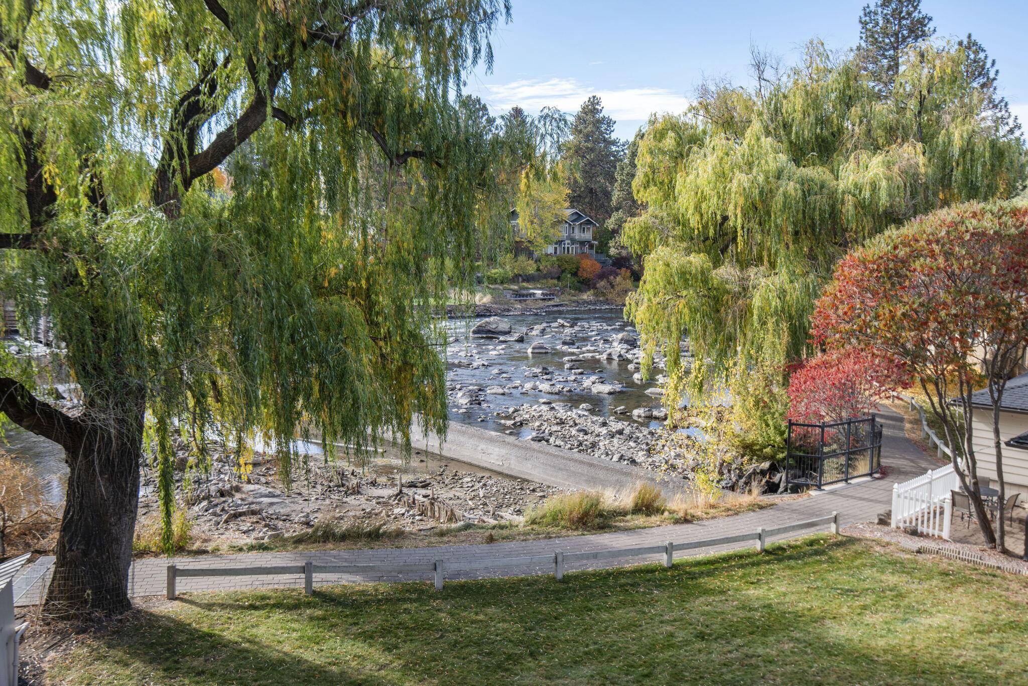 Bend, OR 97703,1565 Wall ST #218/219