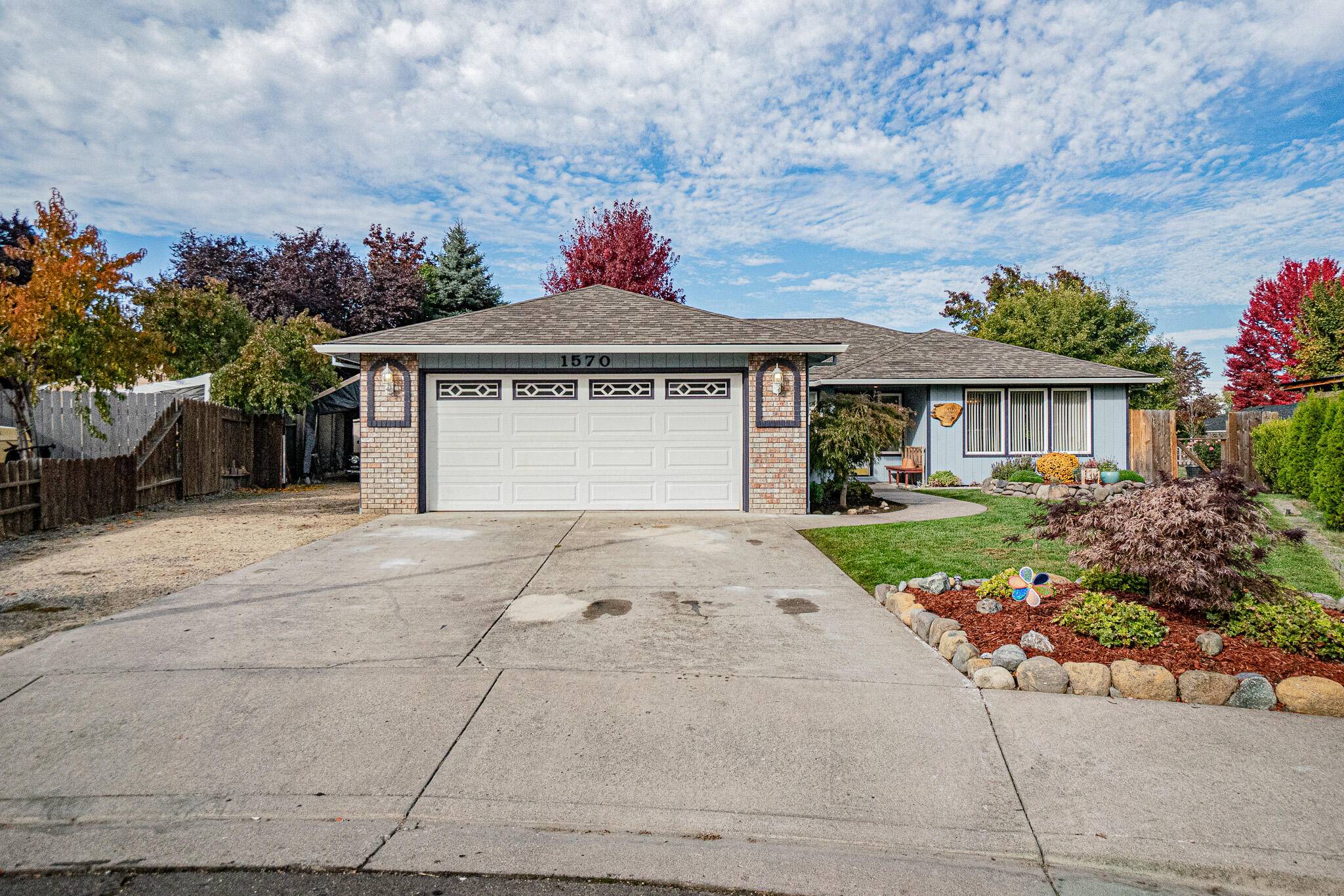 Medford, OR 97501,1570 Williamsburg CIR