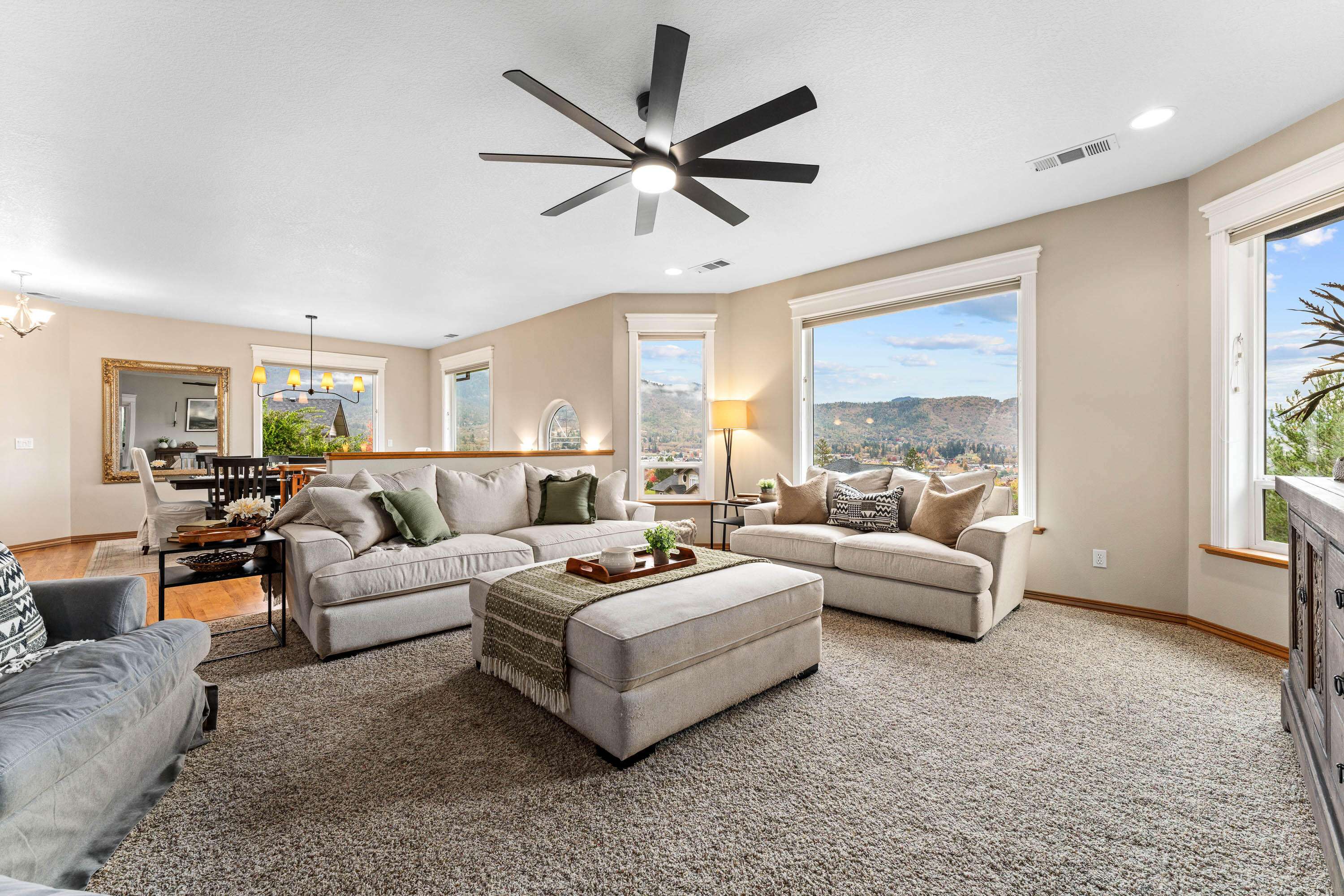 Grants Pass, OR 97526,920 Valley View DR