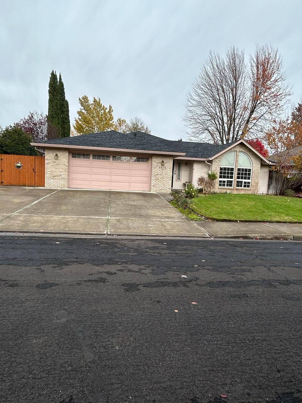 Medford, OR 97504,3053 Ruby DR