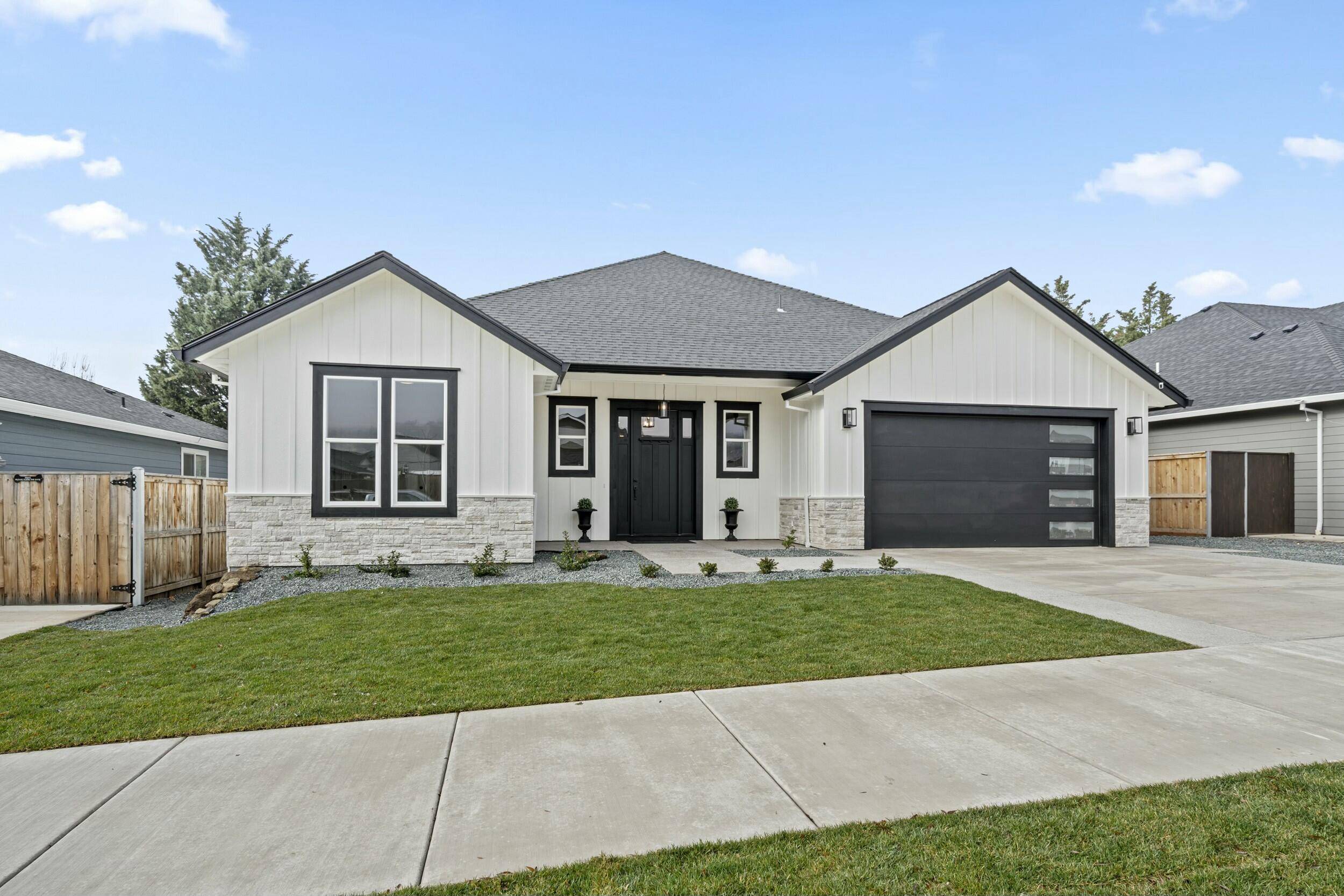 Medford, OR 97504,2821 Caldera LN