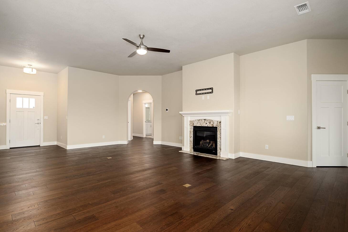 Eagle Point, OR 97524,203 Skyhawk DR