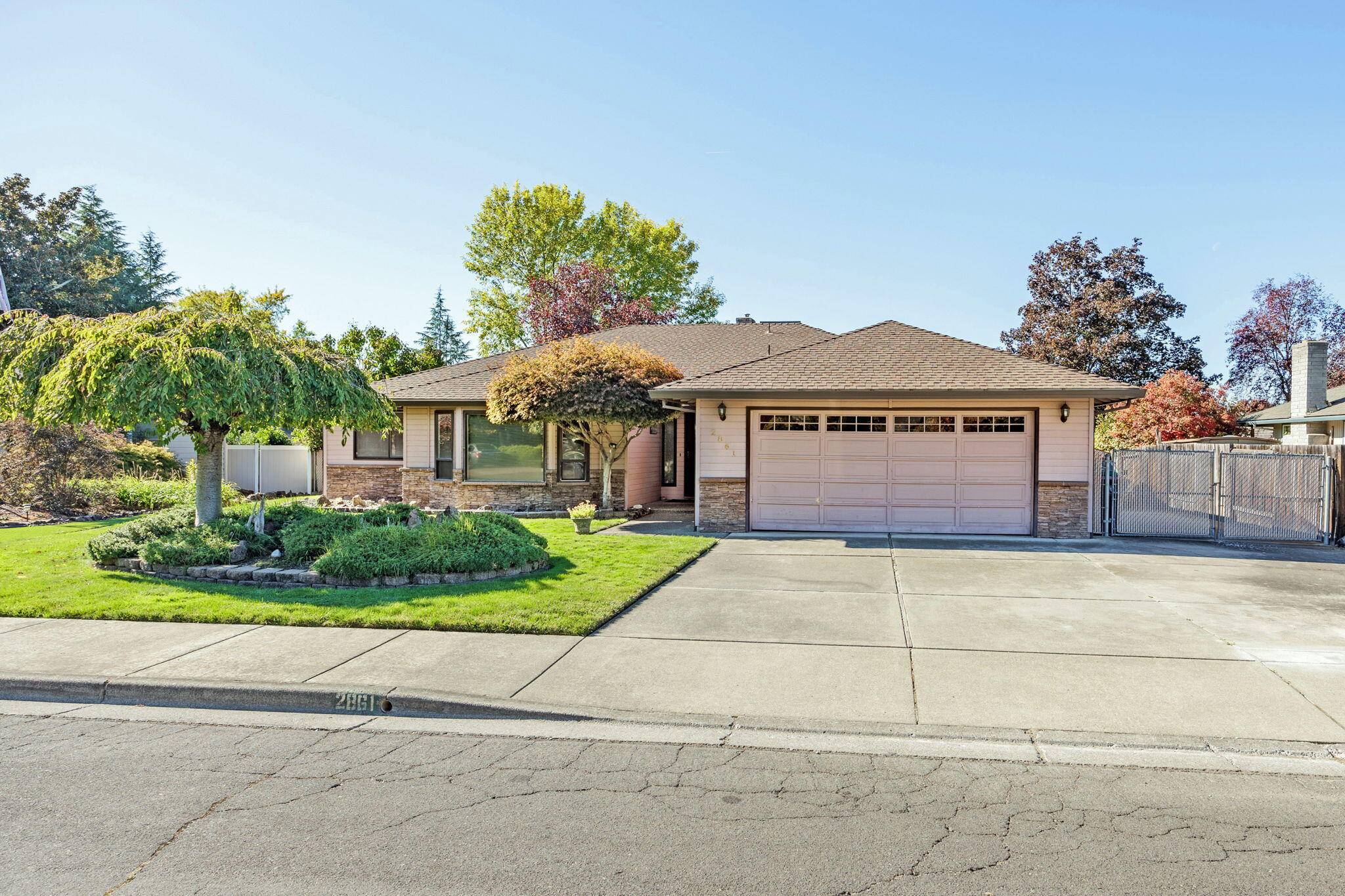 Medford, OR 97504,2861 Clairmont CT