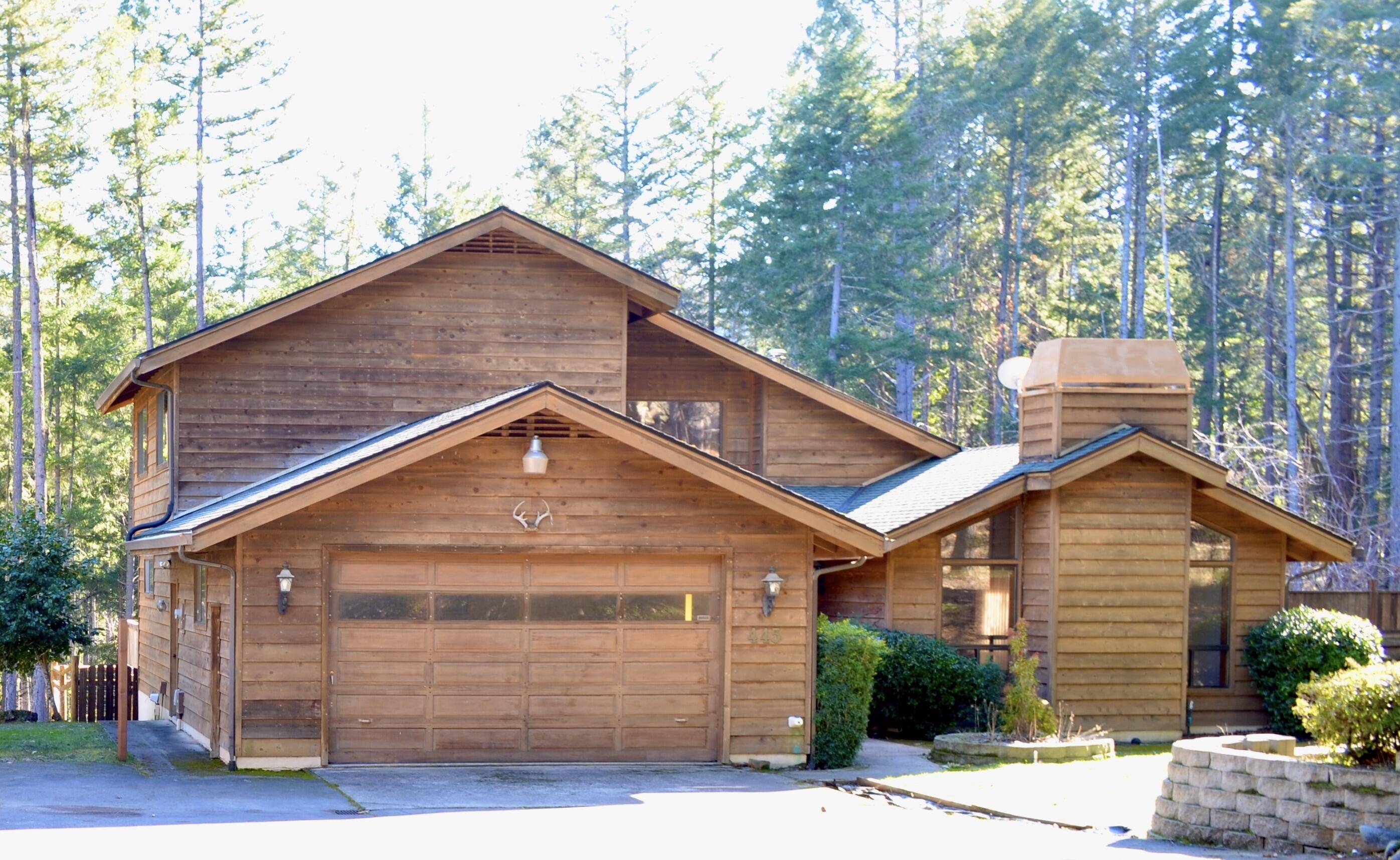Grants Pass, OR 97527,445 Bonnie LN
