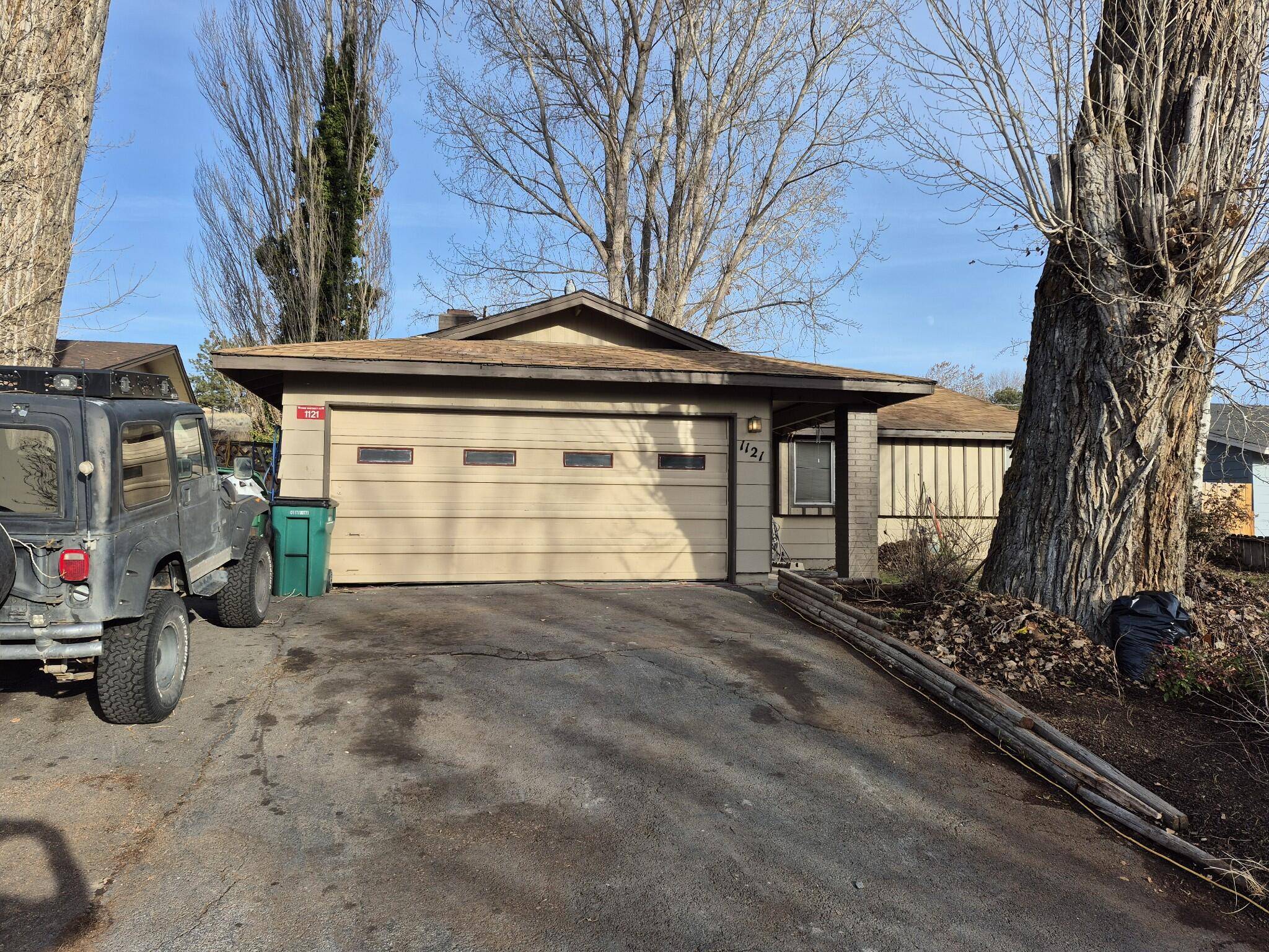 Klamath Falls, OR 97603,1121 Merryman DR