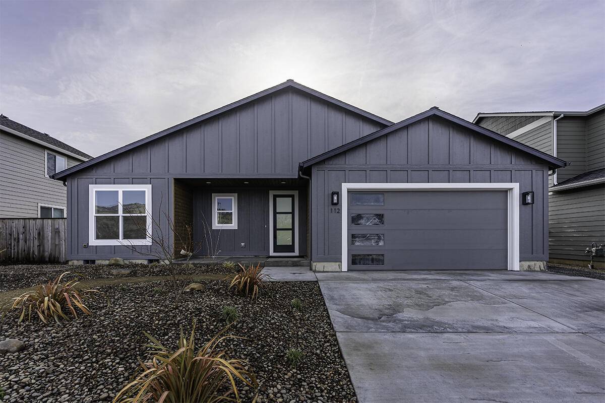 Talent, OR 97540,112 Willow Springs DR