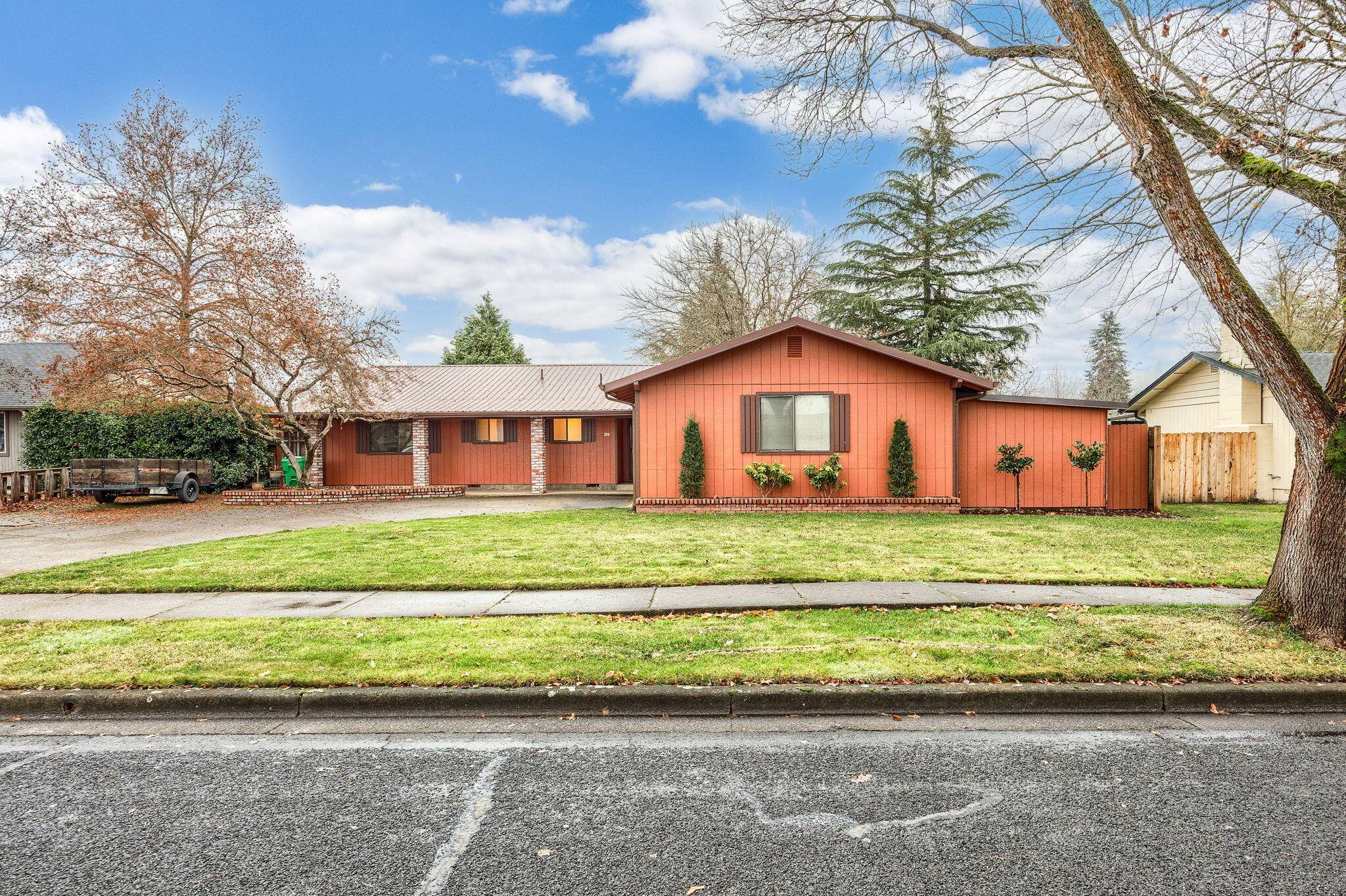 Eagle Point, OR 97524,304 Teakwood DR