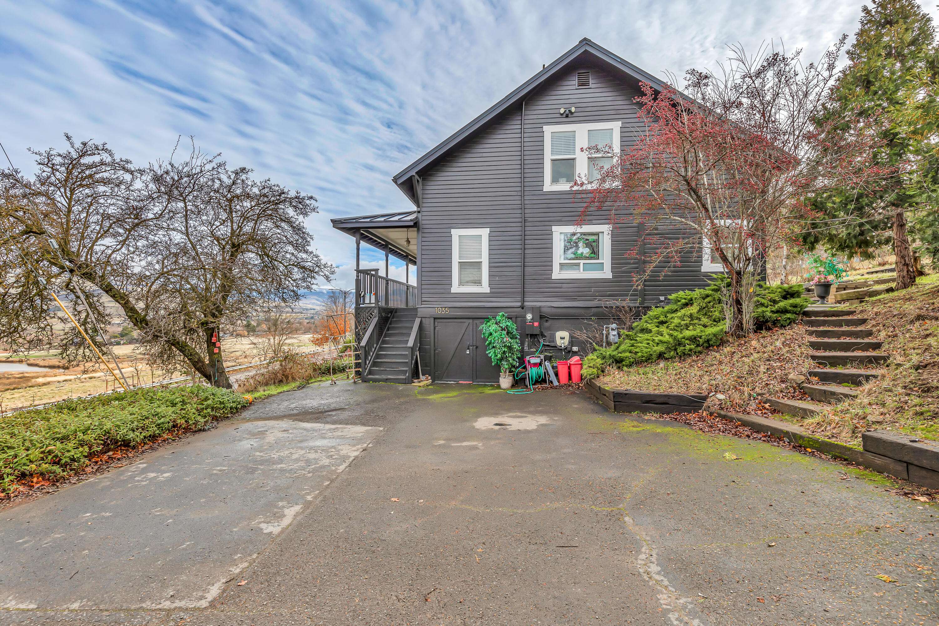 Ashland, OR 97520,1035 Main ST