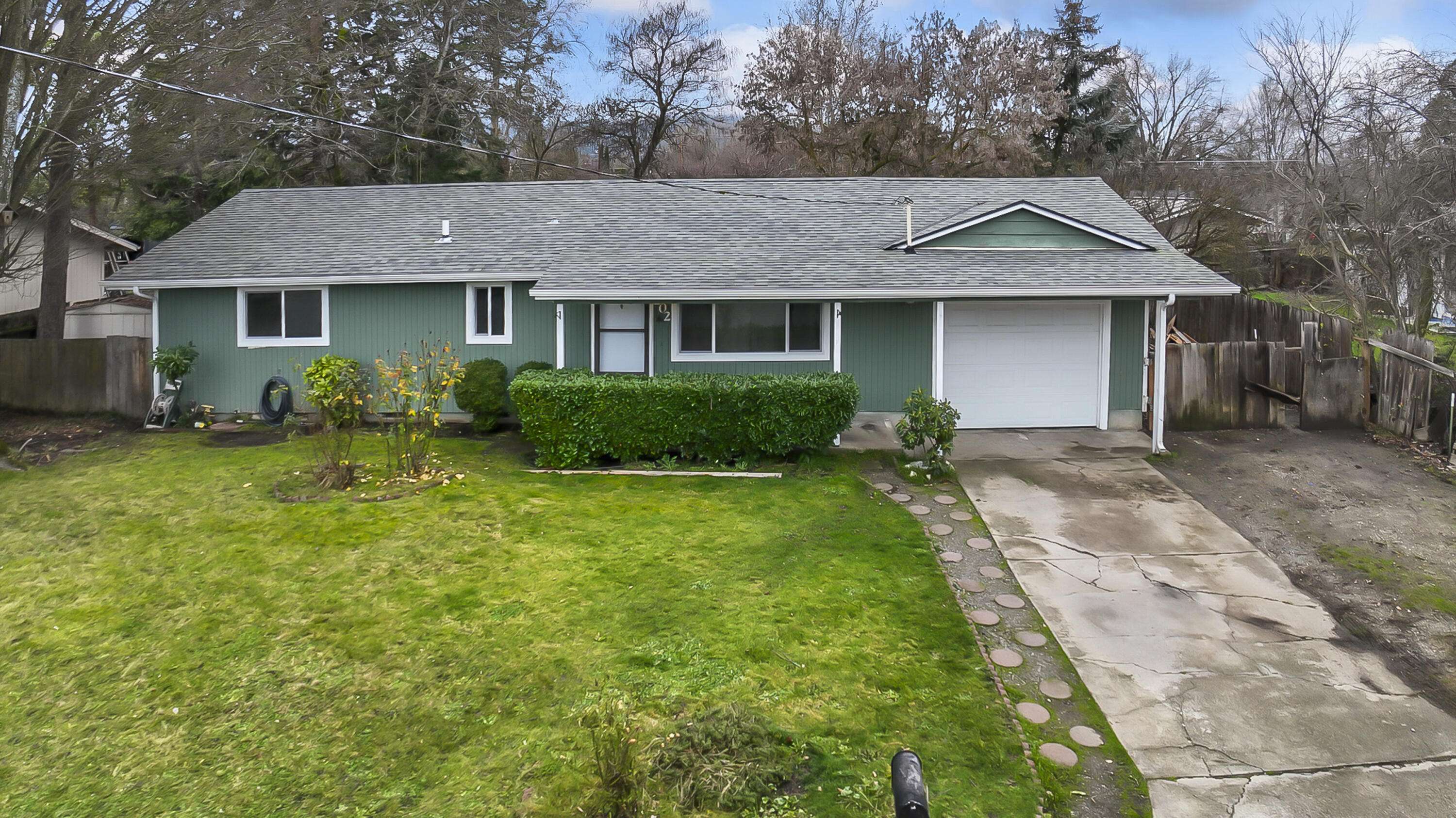 Central Point, OR 97502,202 Corcoran LN