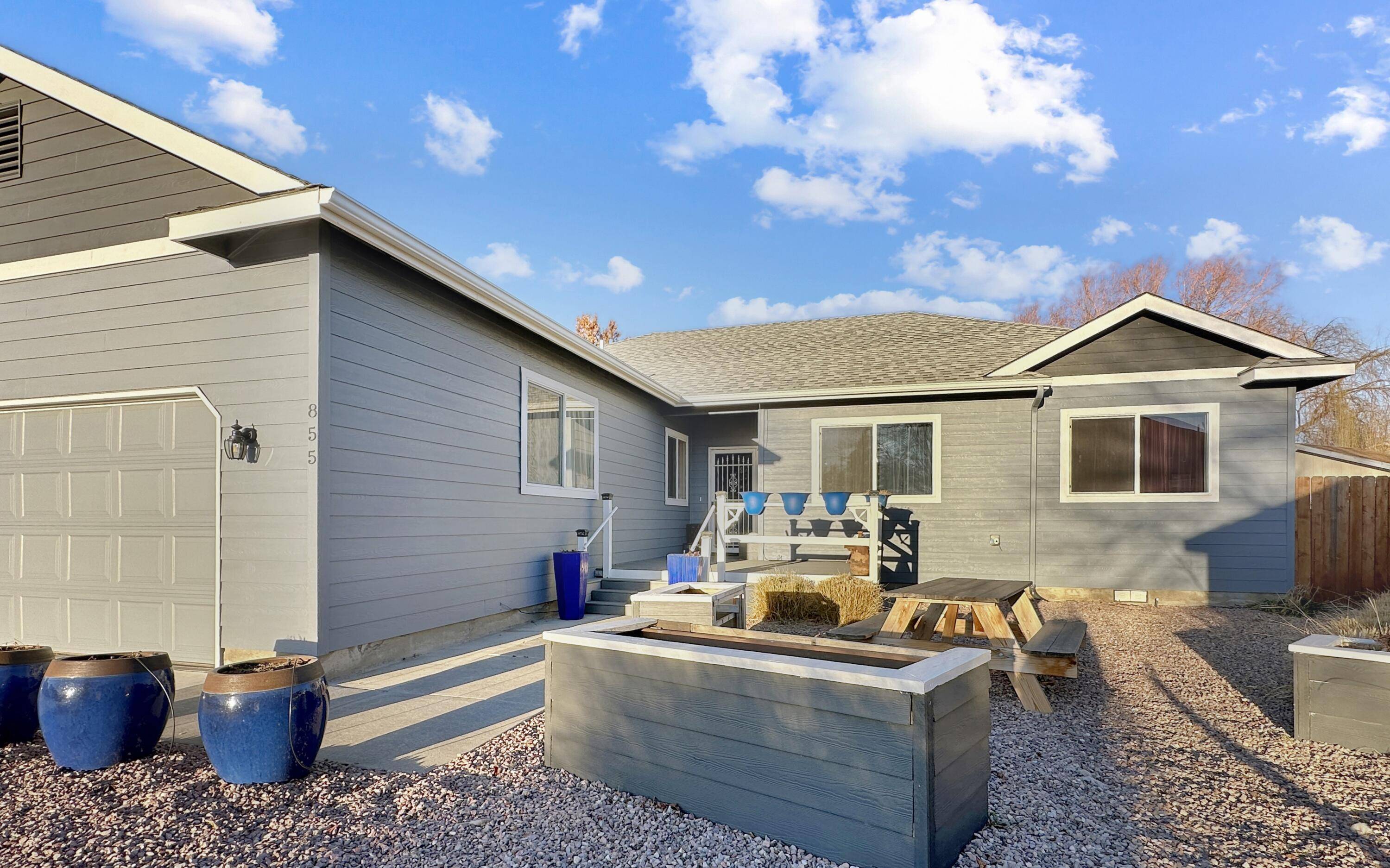 Redmond, OR 97756,855 Maple LN