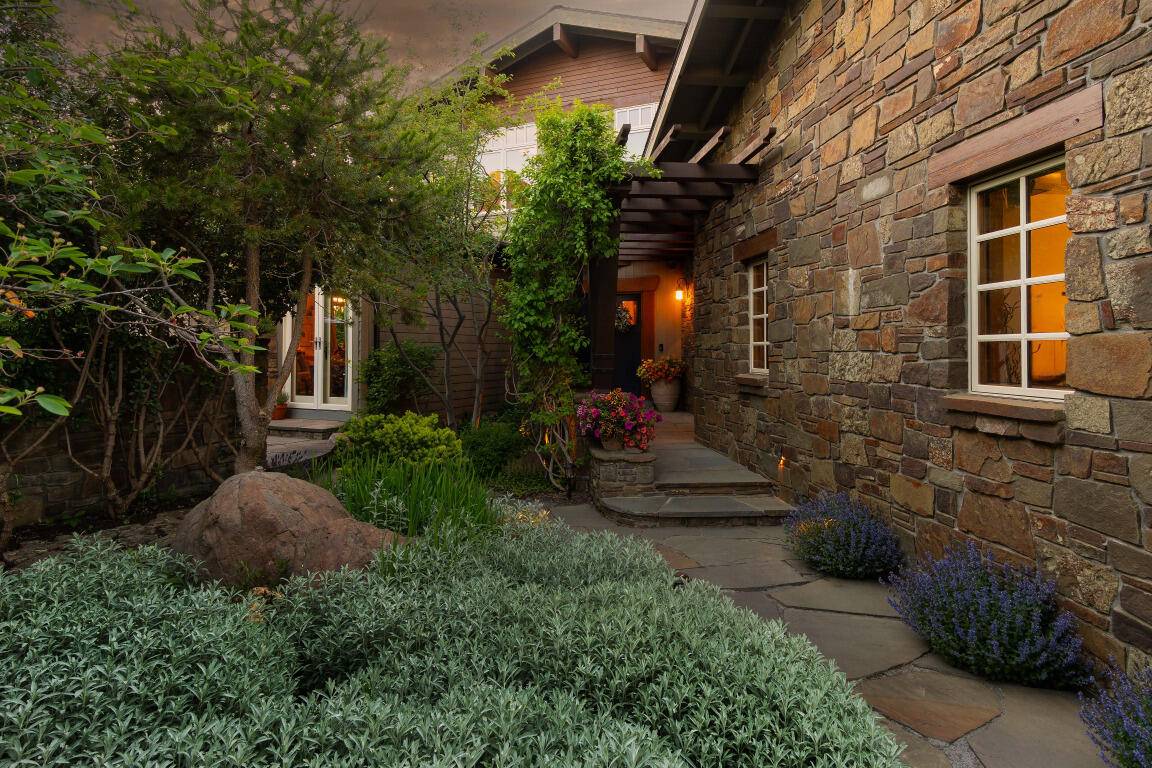 Bend, OR 97703,20330 Rock Canyon RD