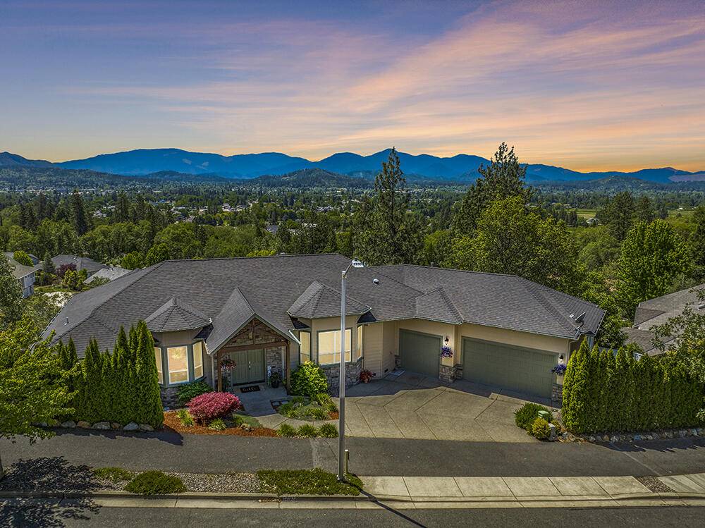 Grants Pass, OR 97526,1893 Sunview PL