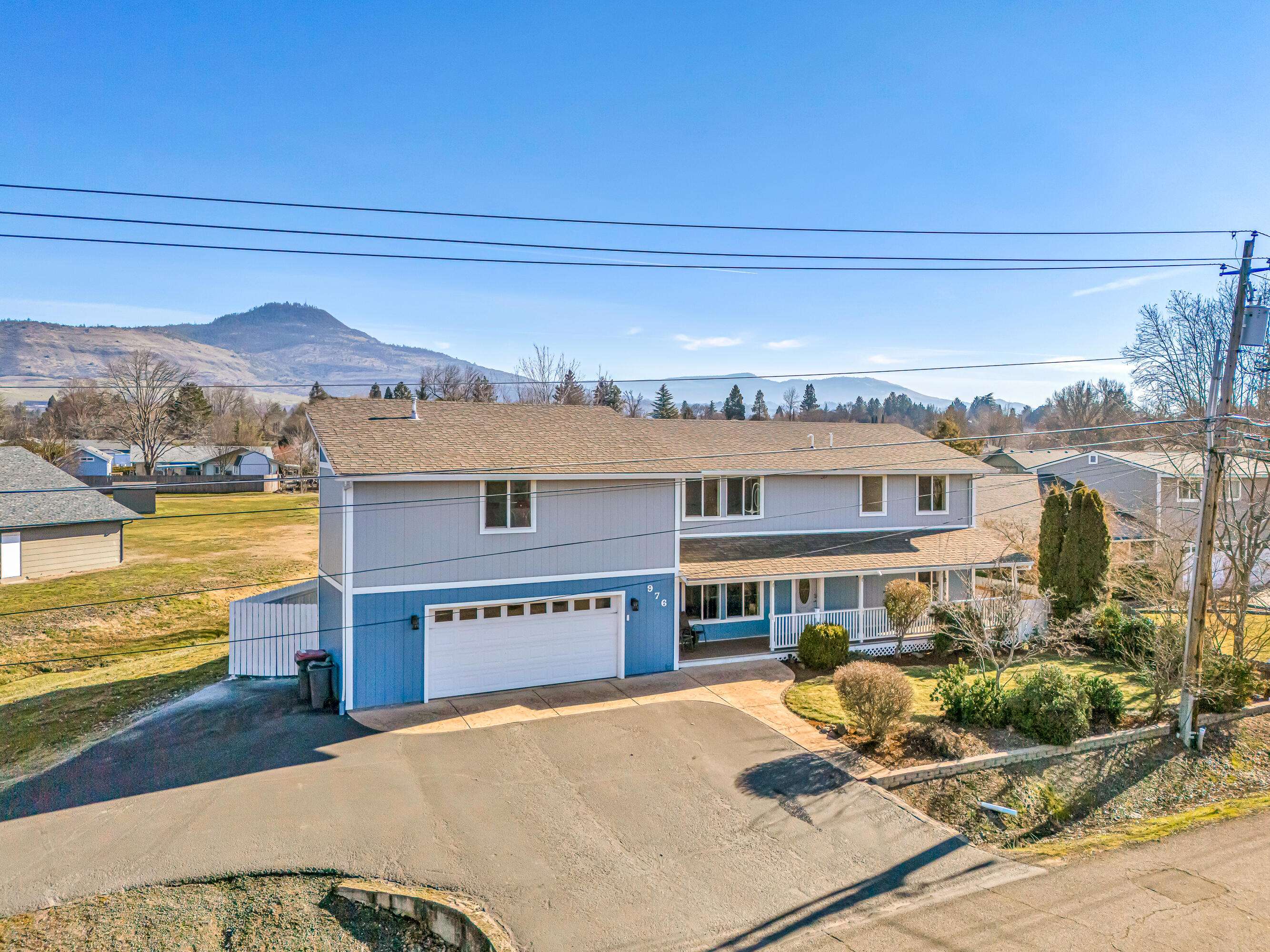 Medford, OR 97504,976 Springbrook CT