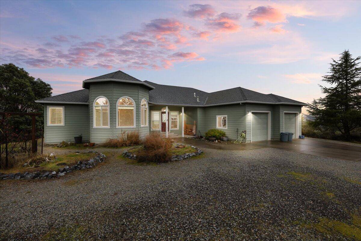 Gold Hill, OR 97525,987 Pelton LN