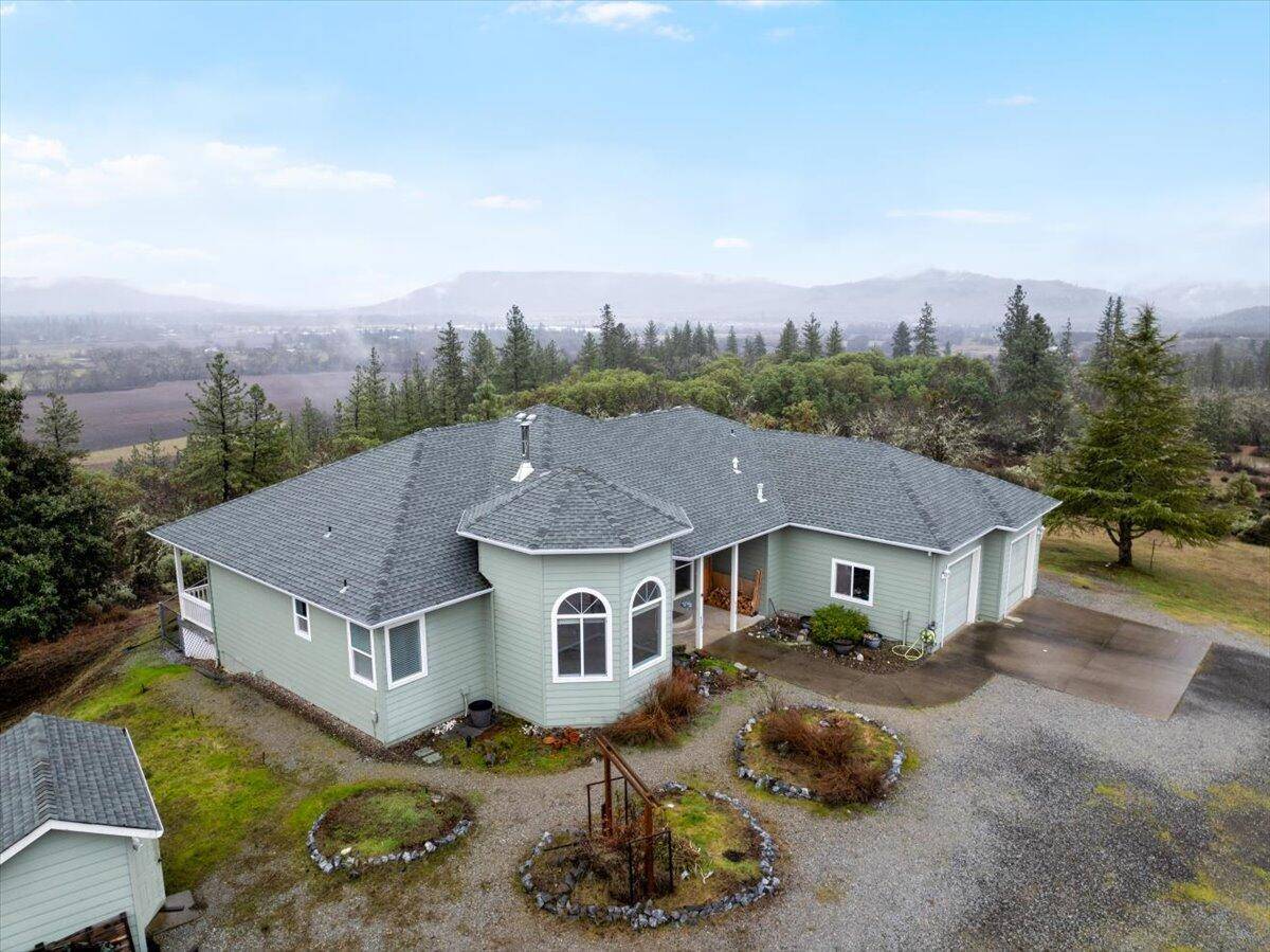 Gold Hill, OR 97525,987 Pelton LN