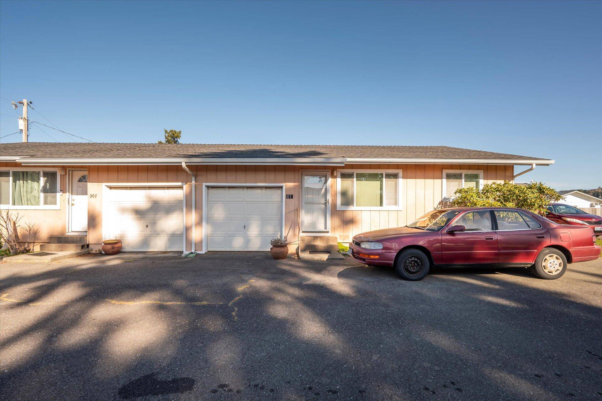 Brookings, OR 97415,305 Matot ST