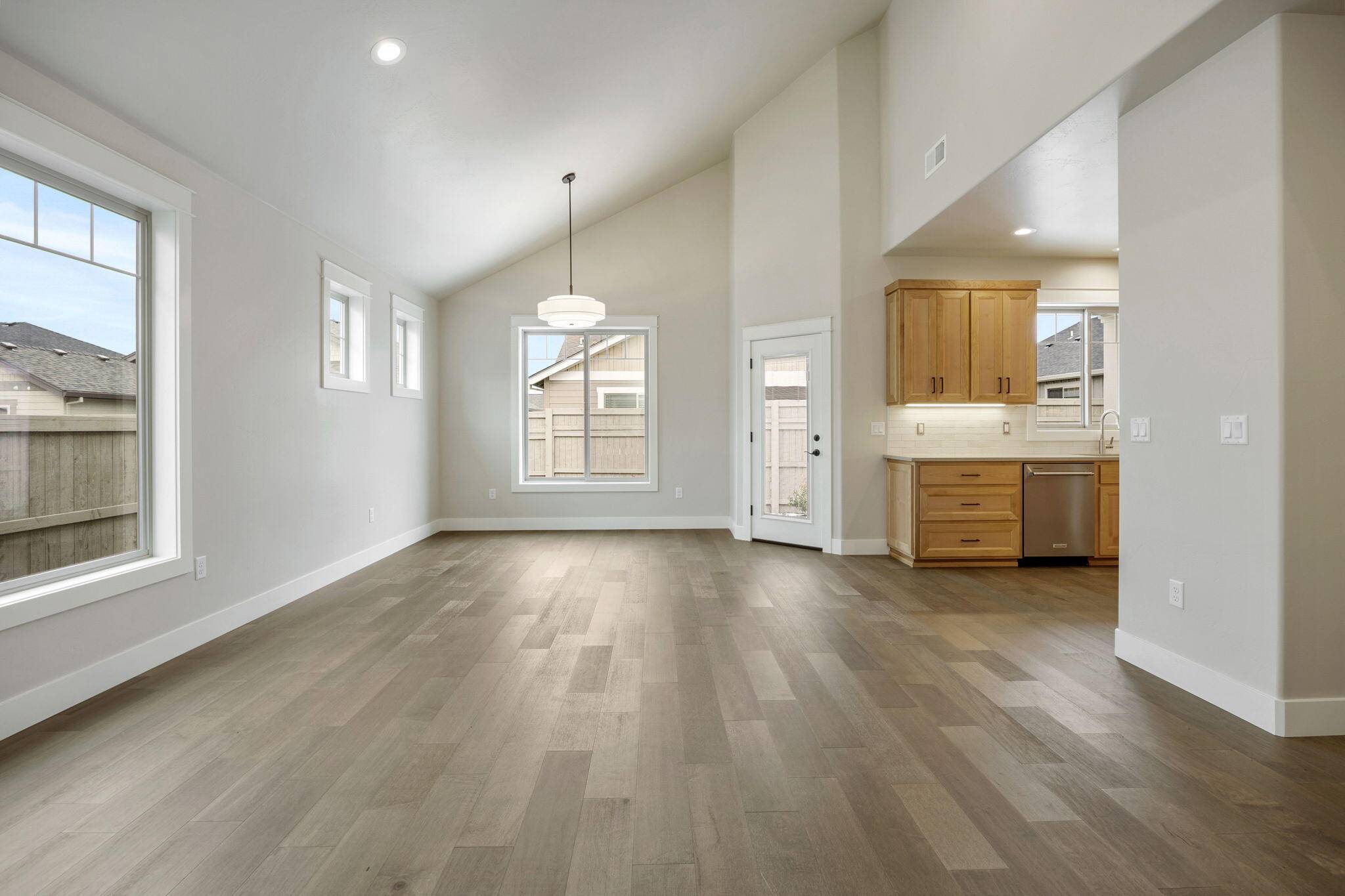 Medford, OR 97504,3931 Colorado DR