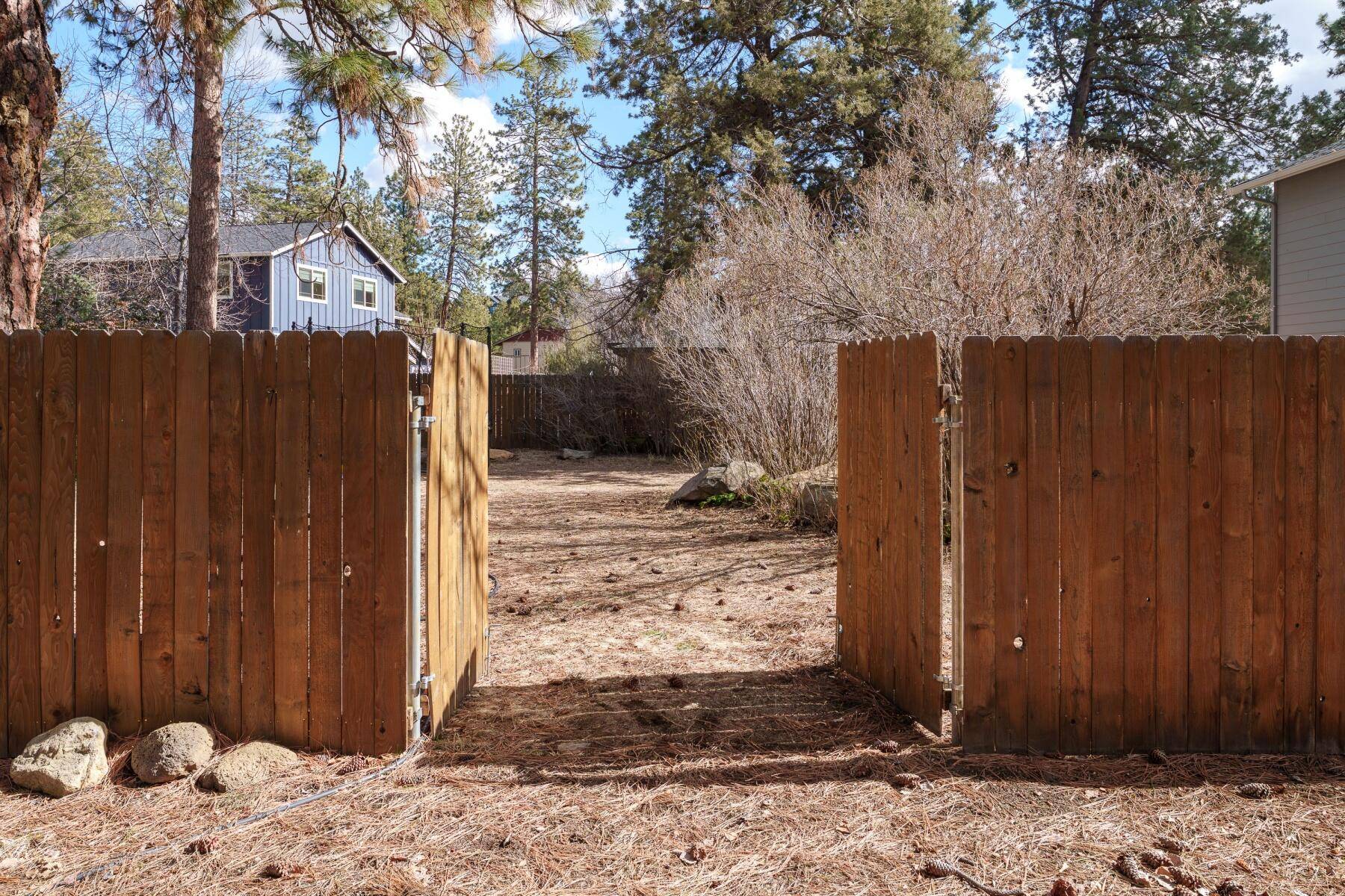 Bend, OR 97702,61624 Cherrywood LN