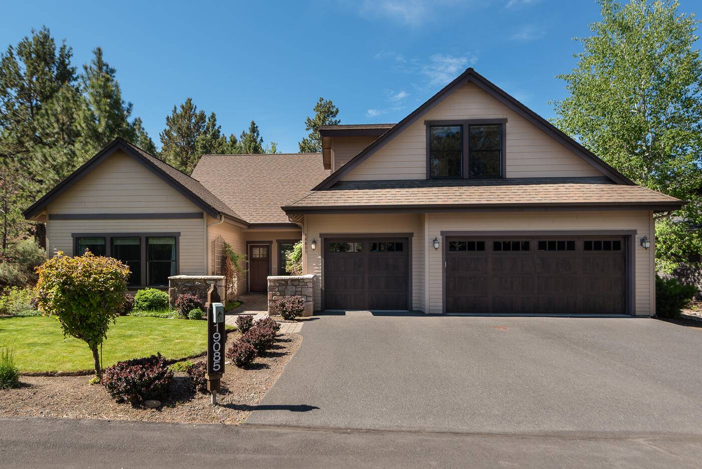 Bend, OR 97703,19085 Mt Hood PL