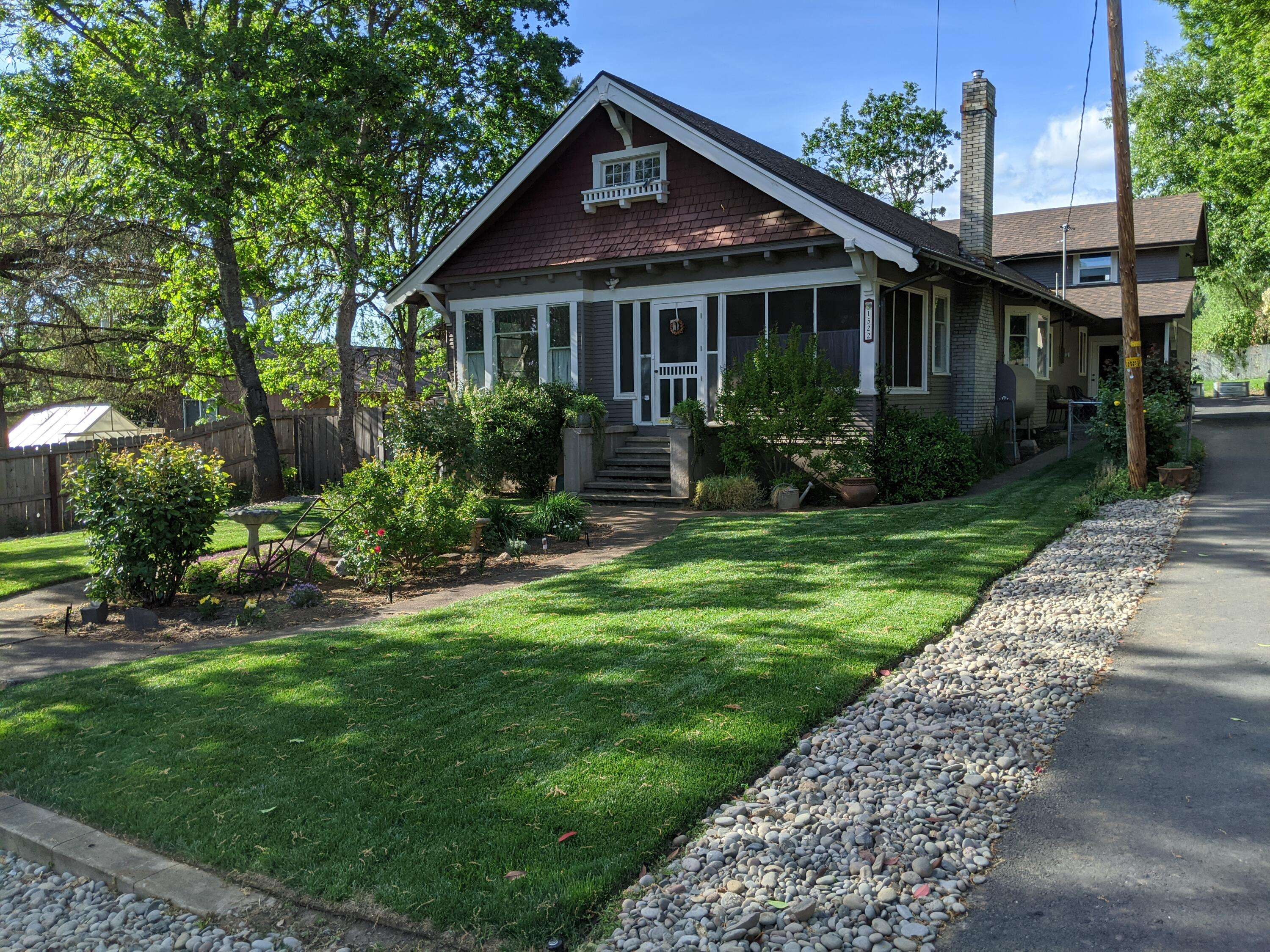 Grants Pass, OR 97526,1522 A ST