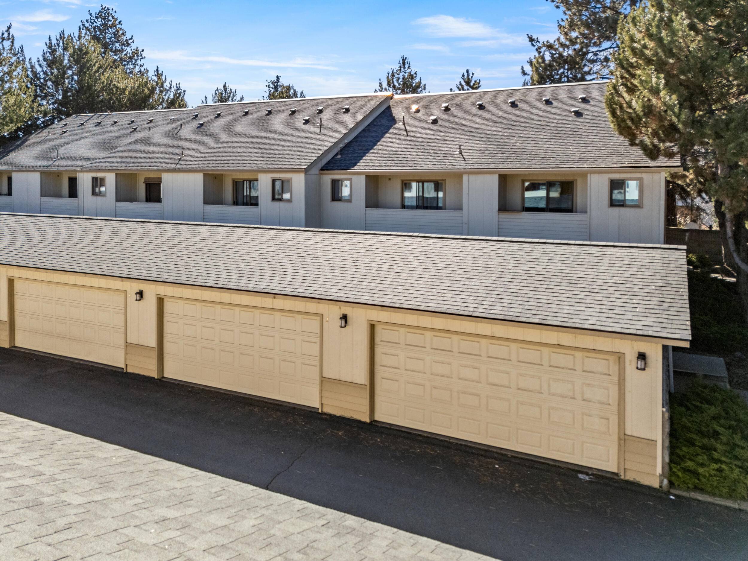 Bend, OR 97701,1050 Butler Market RD #APT 2