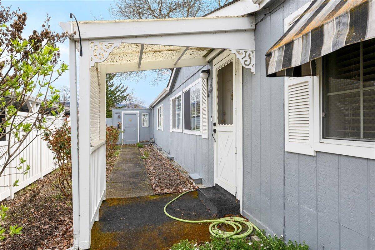 Phoenix, OR 97535,4624 Pacific HWY #61