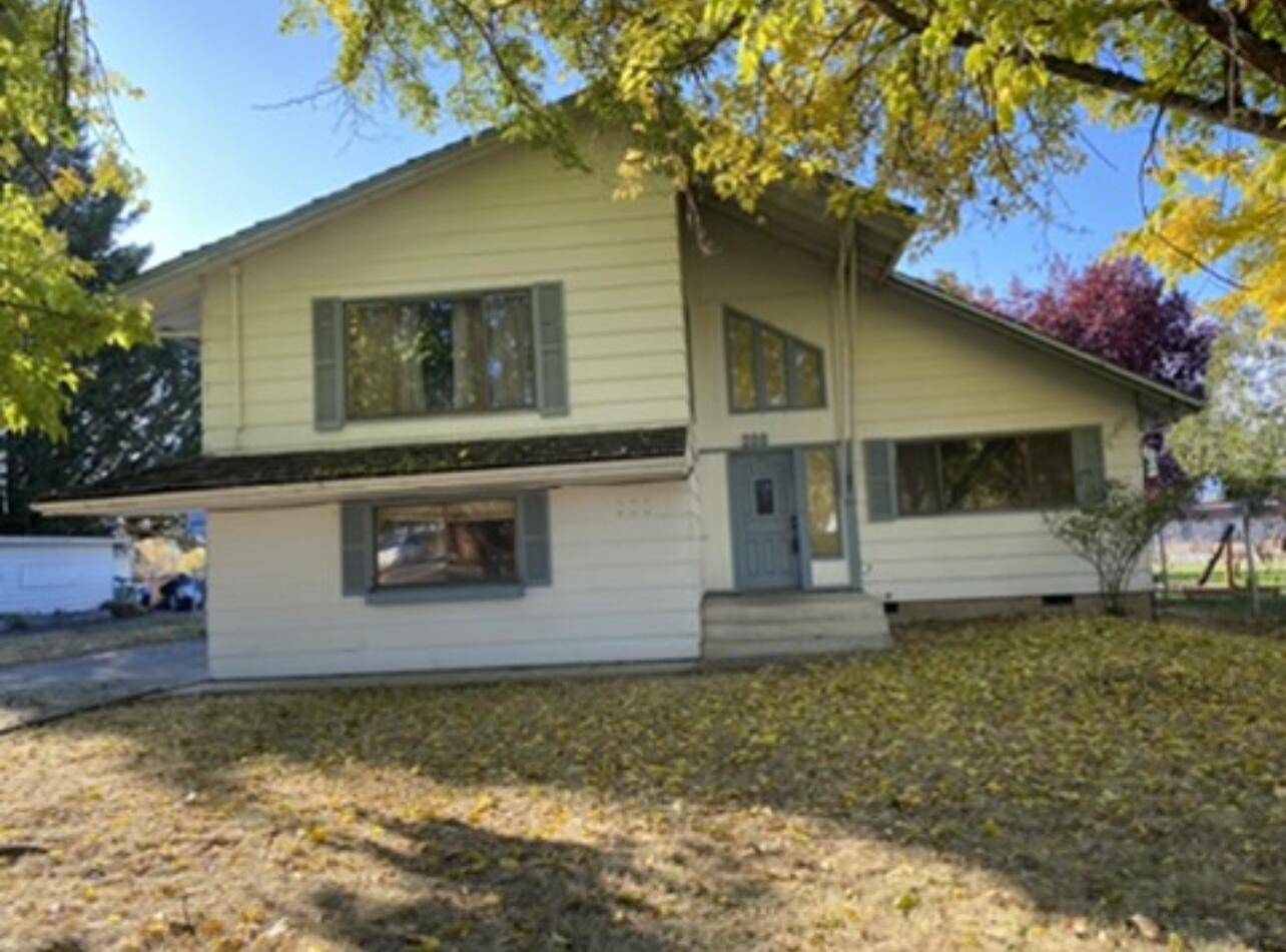 Medford, OR 97501,200 Clover LN