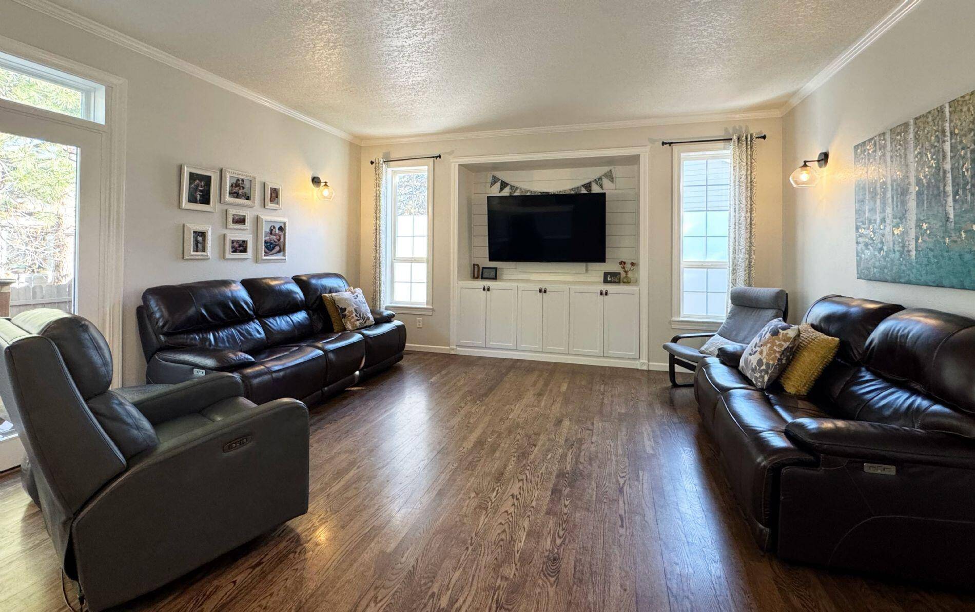 Bend, OR 97702,1044 Baywood CT