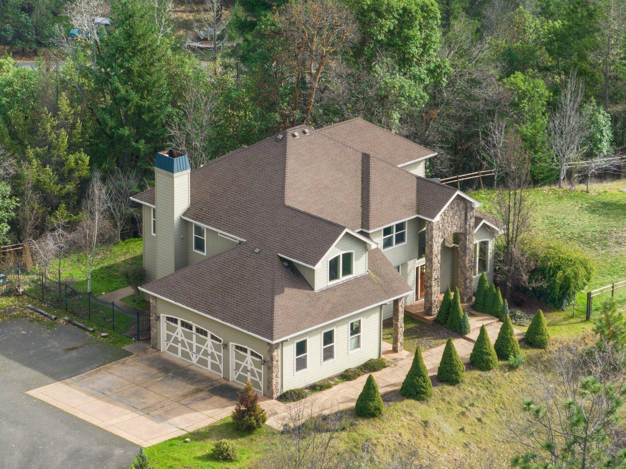 Grants Pass, OR 97526,940 Palomino DR
