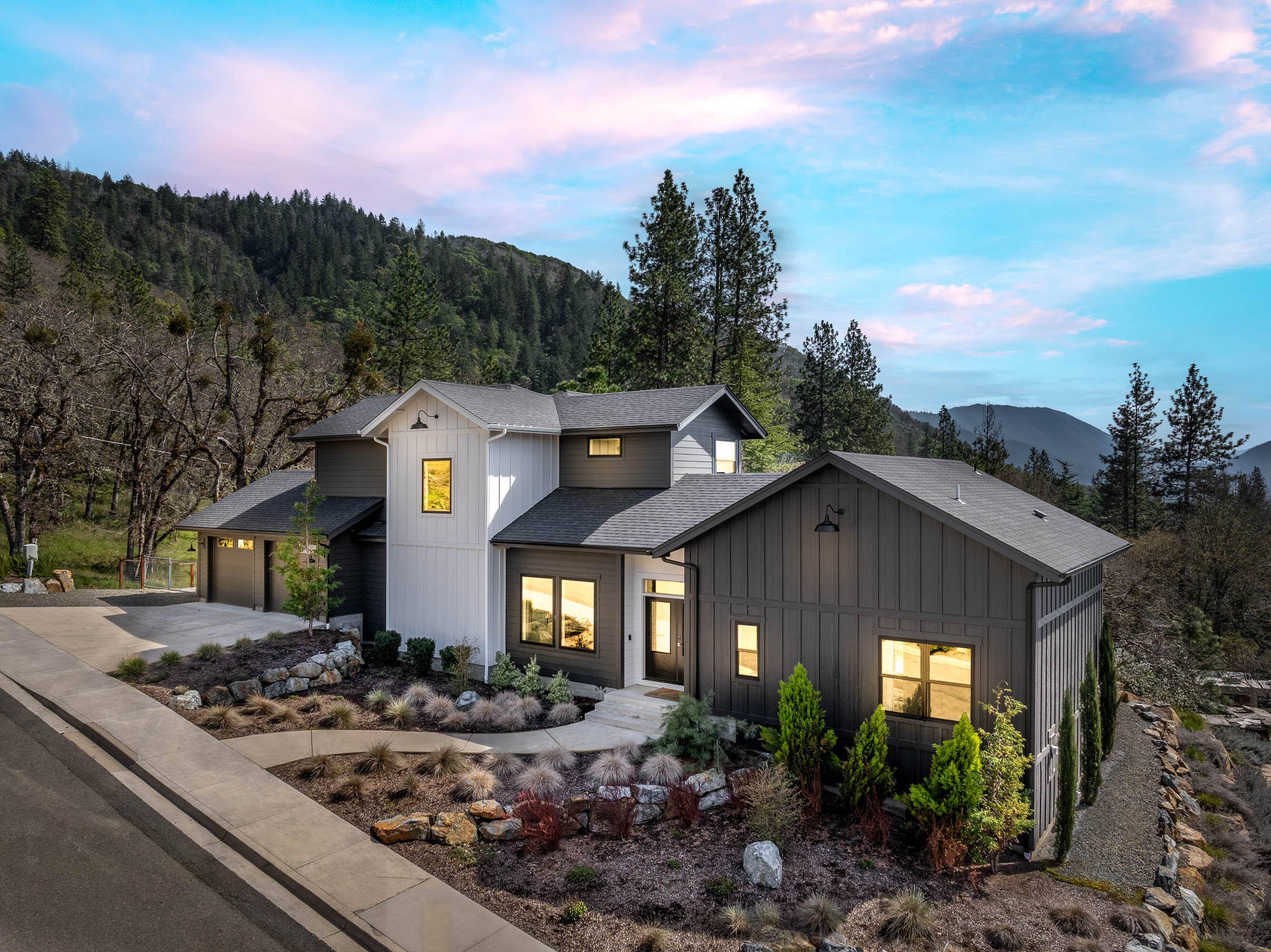 Grants Pass, OR 97526,1575 Noble