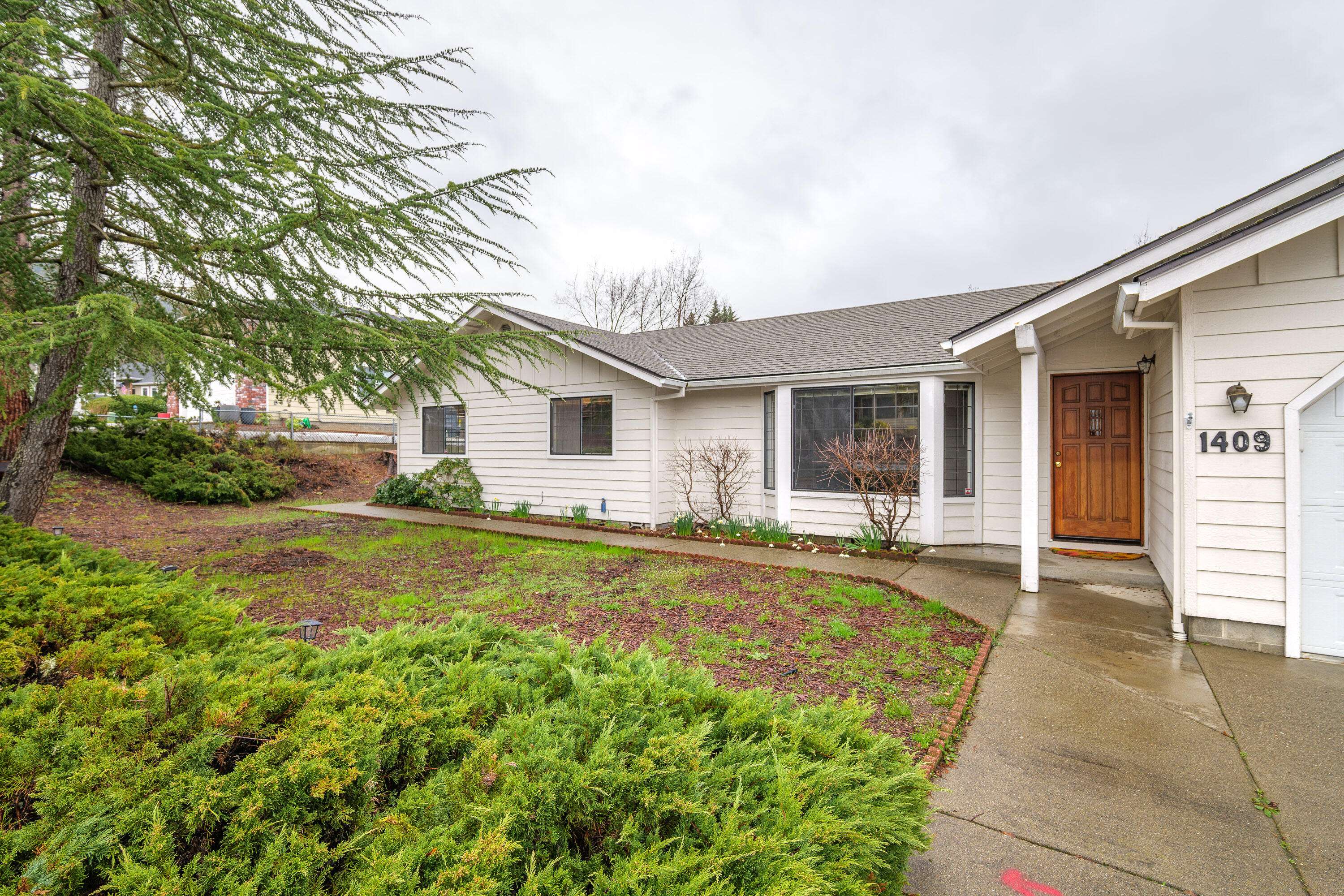 Grants Pass, OR 97526,1409 Heritage DR