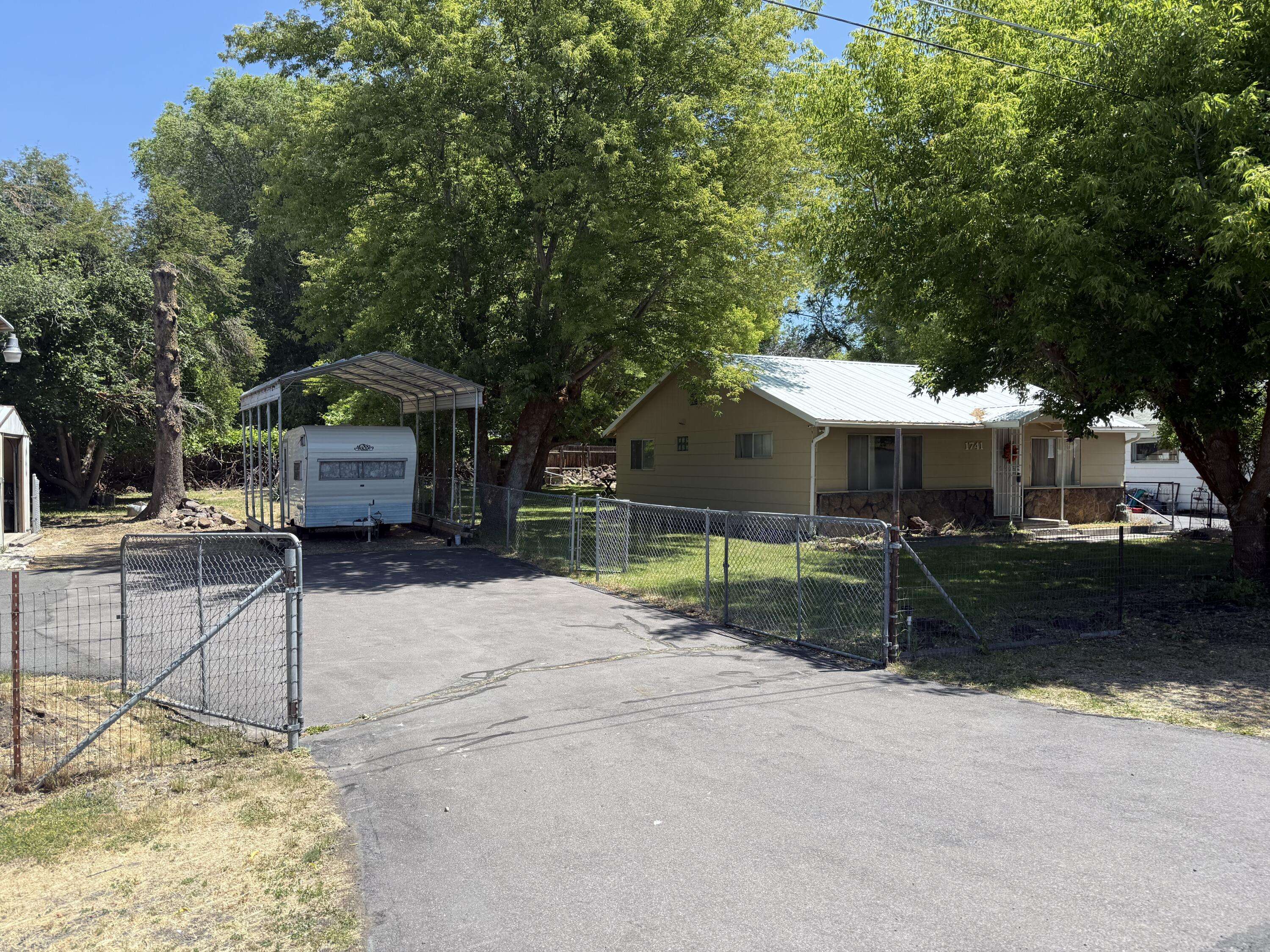 Klamath Falls, OR 97603,1741 Hope ST