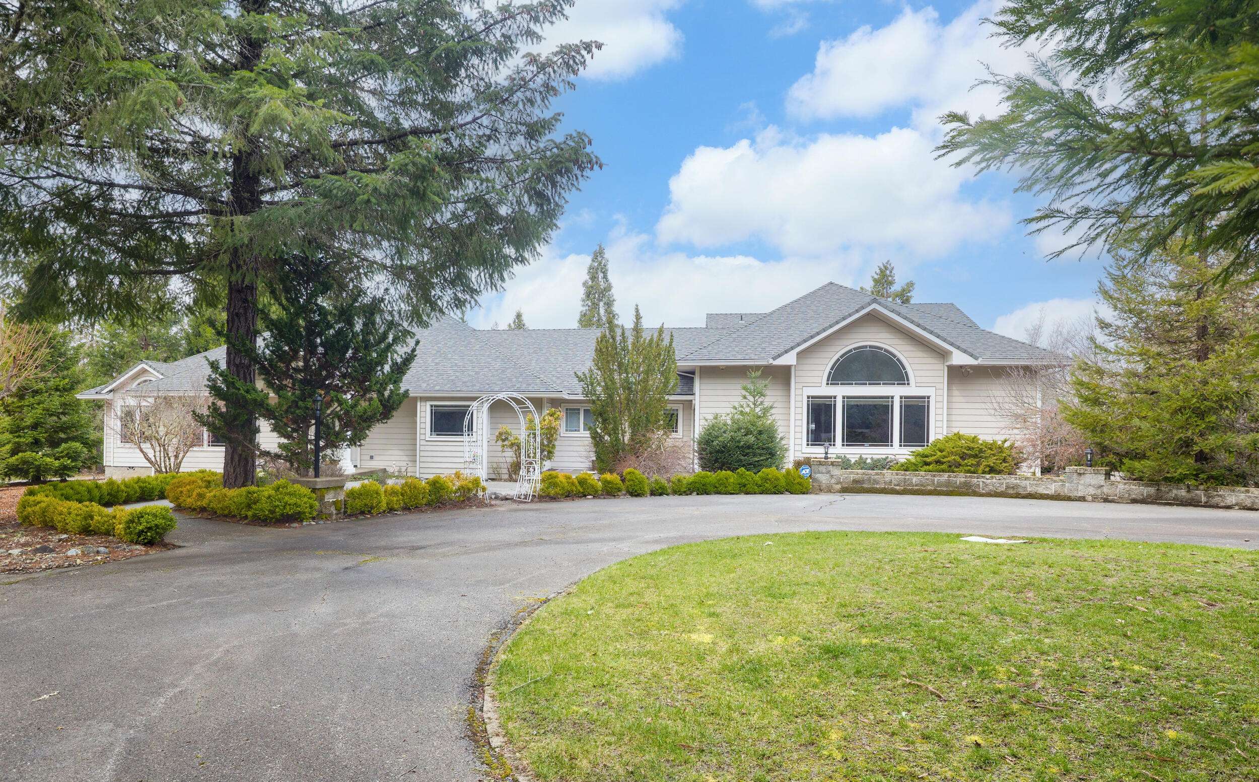 Grants Pass, OR 97526,353 Hixson DR