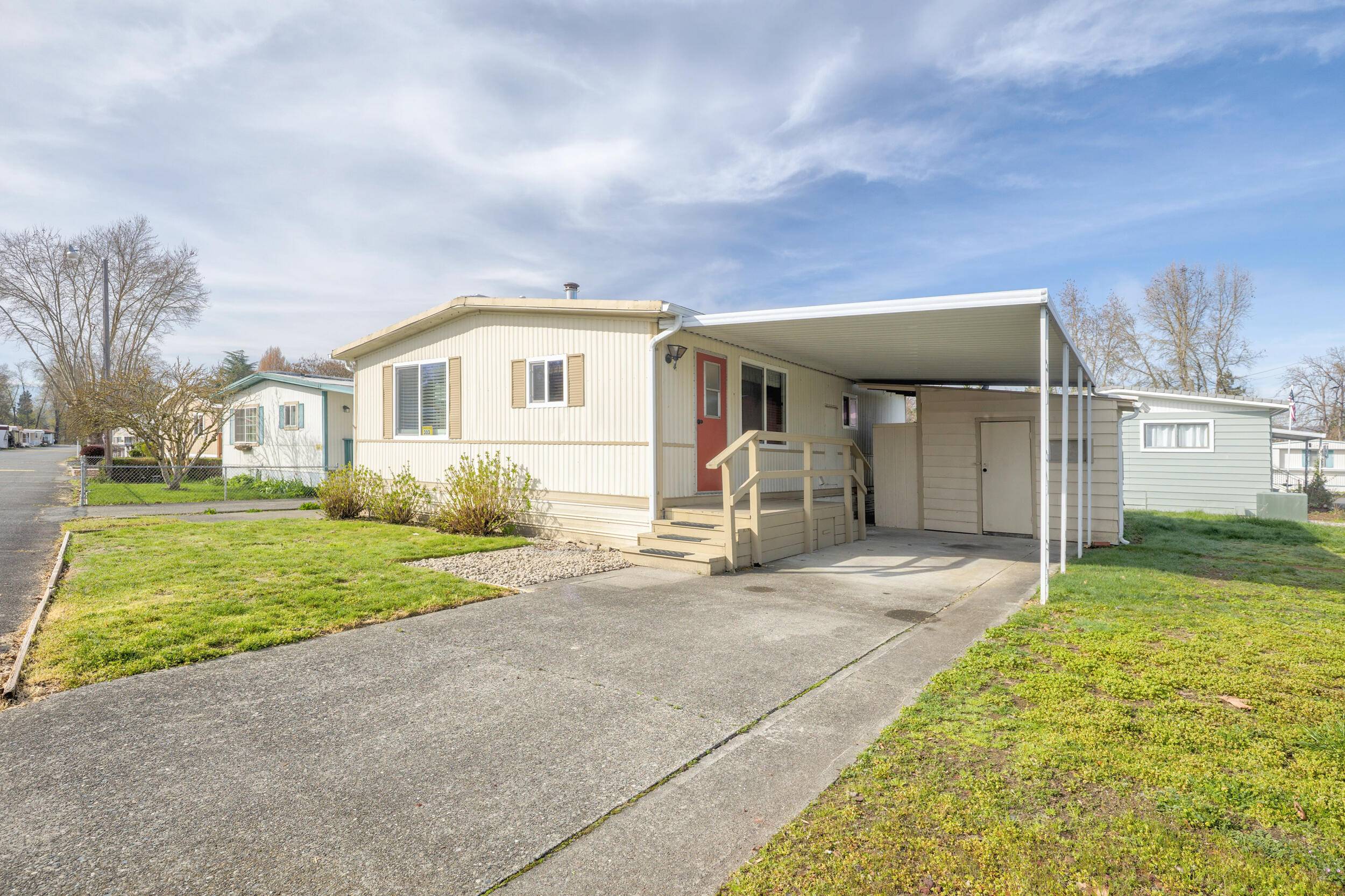 Grants Pass, OR 97526,303 SANDLEWOOD DR