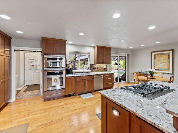 Grants Pass, OR 97526,1285 Cooke AVE