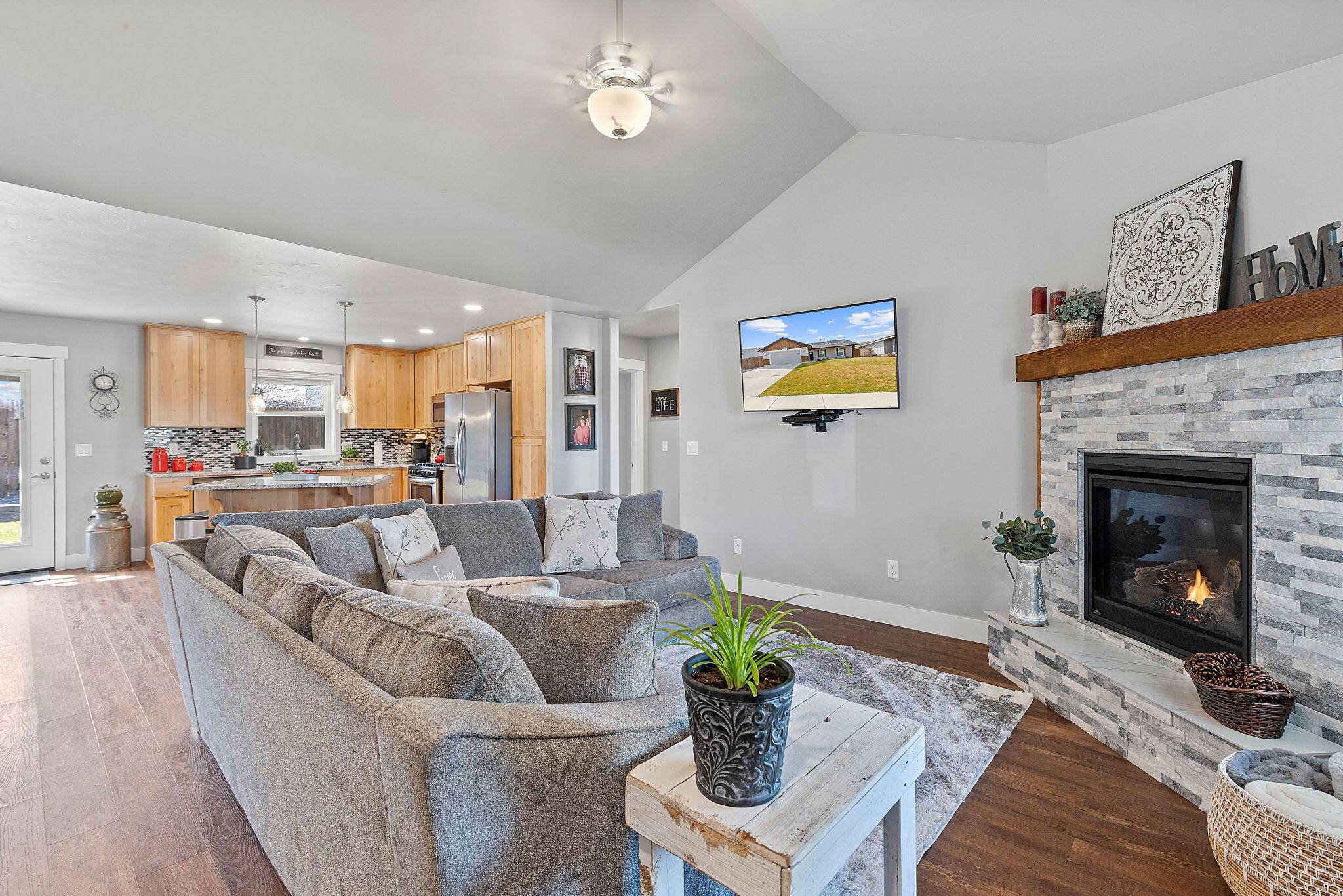 Madras, OR 97741,681 Begonia ST
