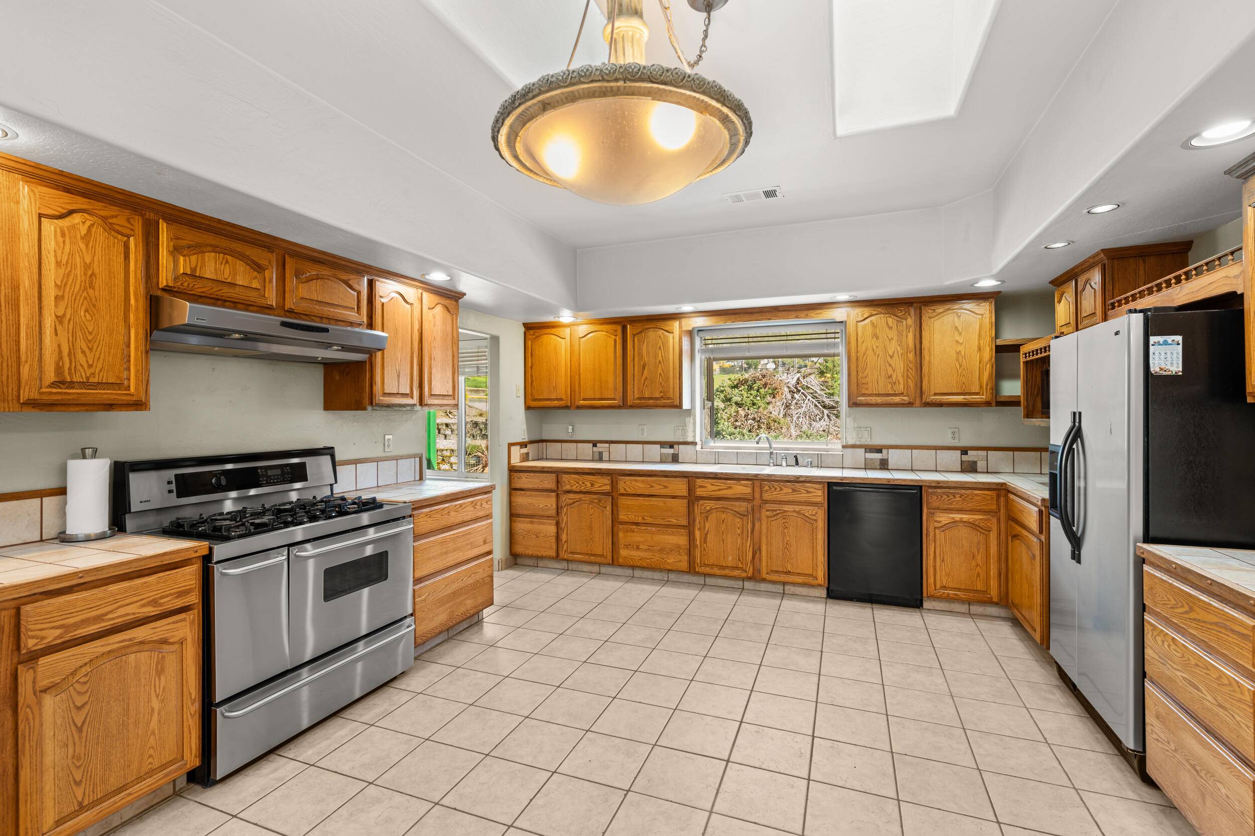 Gold Hill, OR 97525,860 Fifth AVE