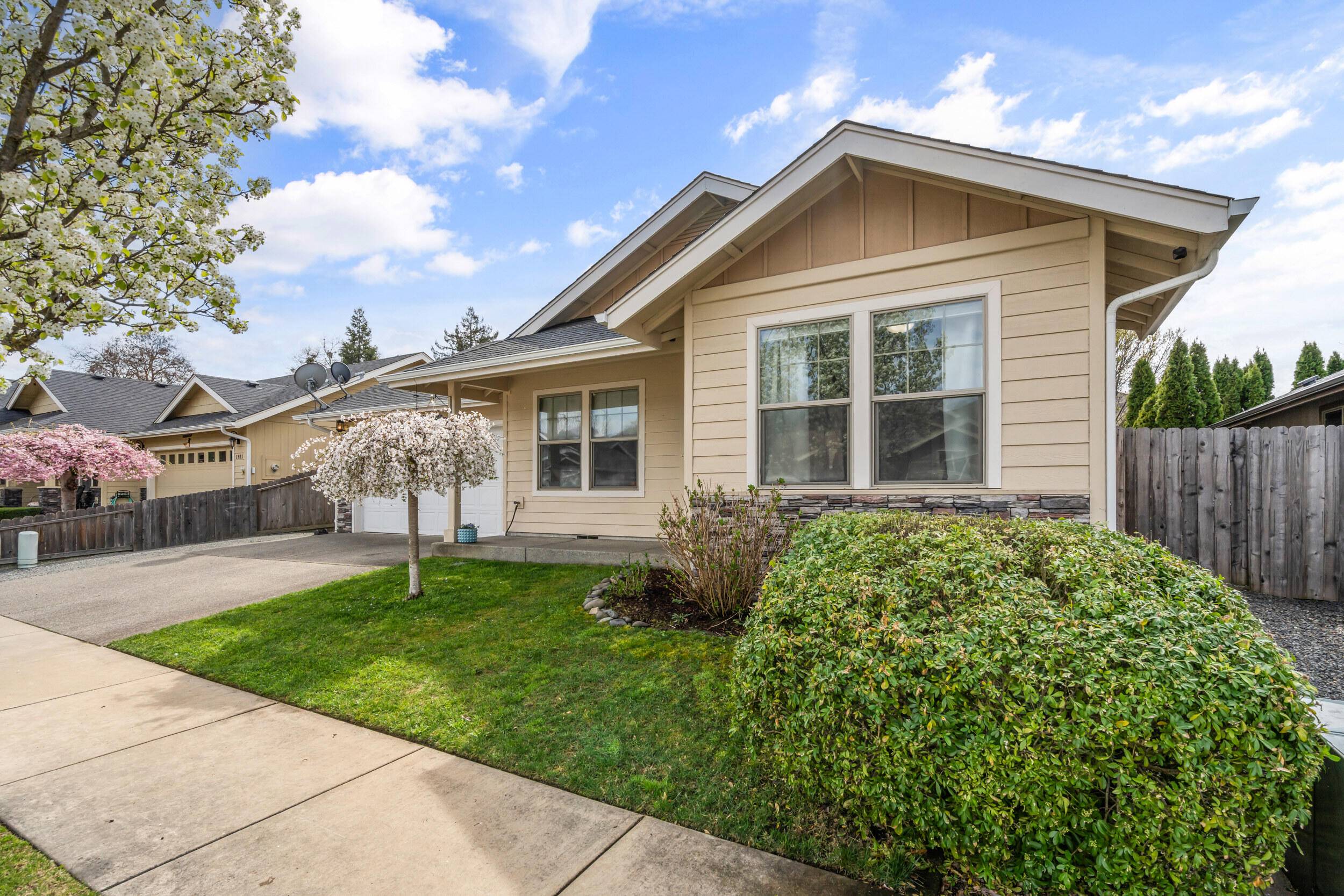 Grants Pass, OR 97526,1821 I ST