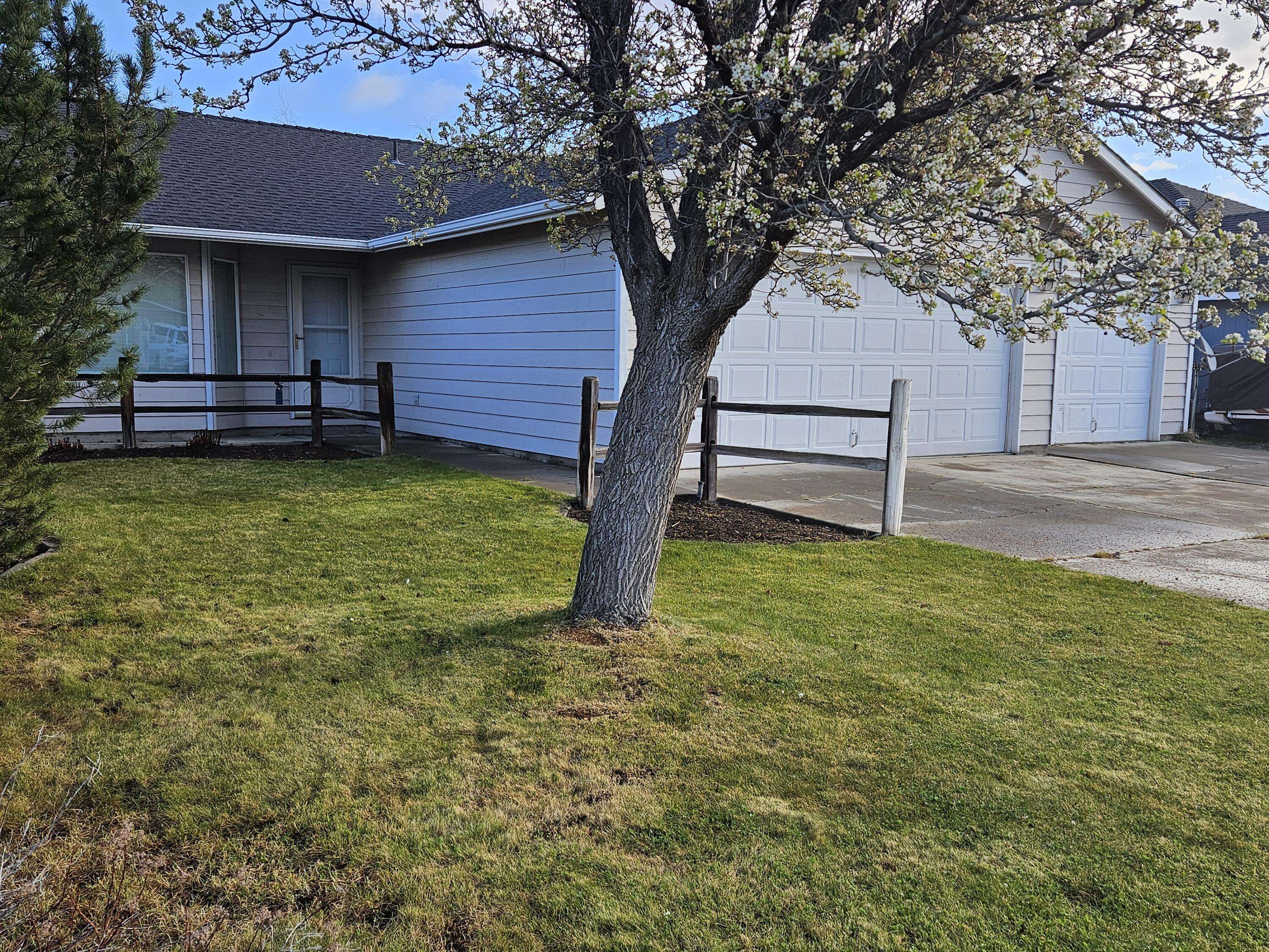 Redmond, OR 97756,845 Nickernut PL