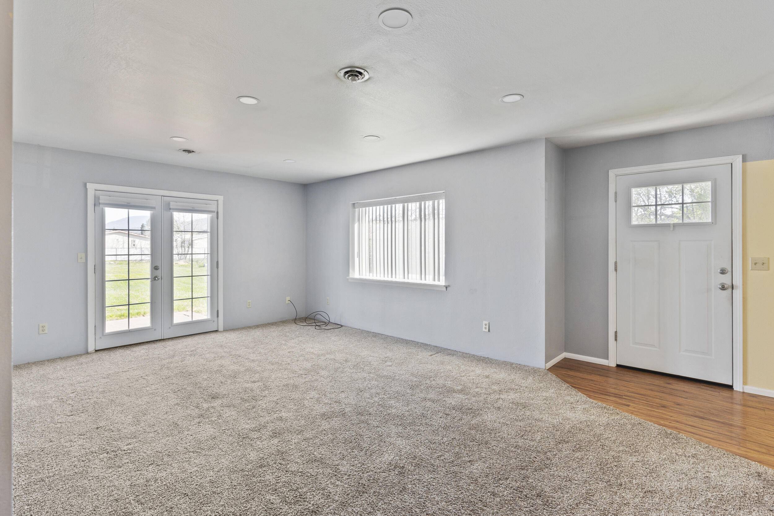 Grants Pass, OR 97527,2368 Redwood AVE