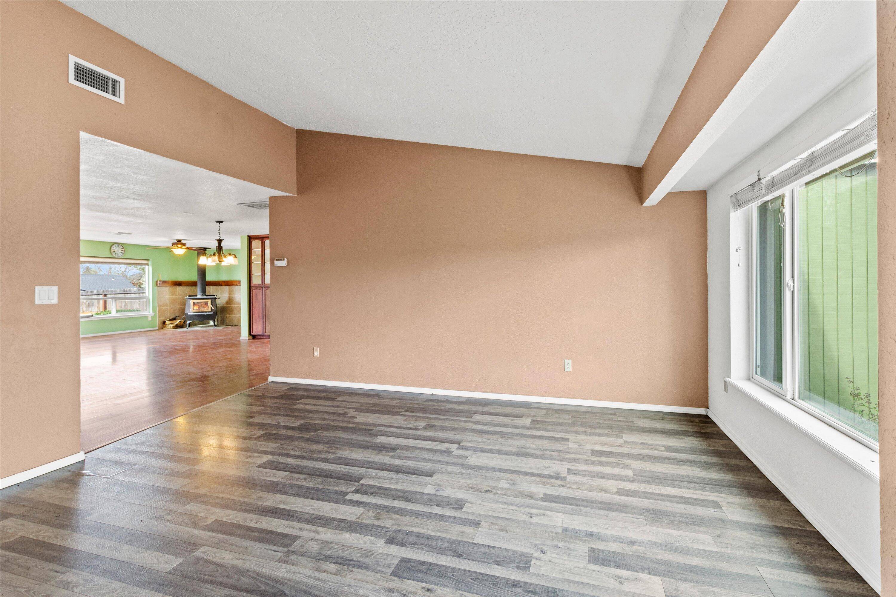 Medford, OR 97504,2537 Bel Abbes AVE
