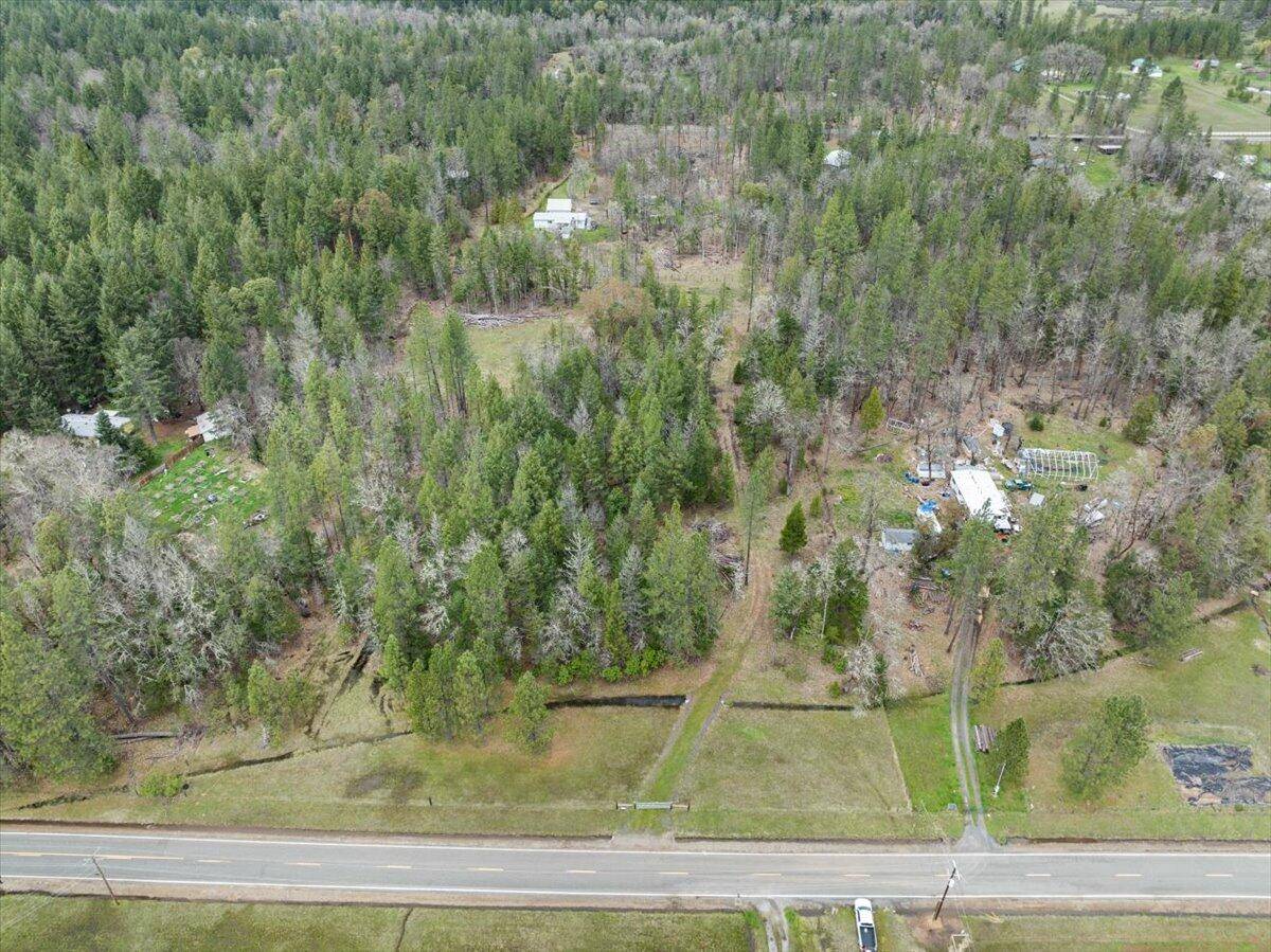 Cave Junction, OR 97523,522 Jackadel LN